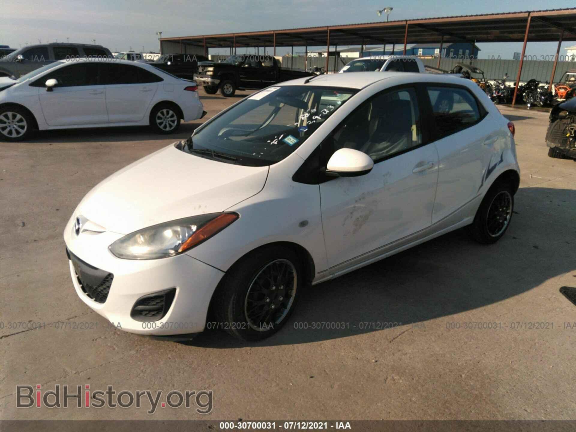 2013 MAZDA MAZDA2 - VIN: JM1DE1KY5D0154799 - Фото 2