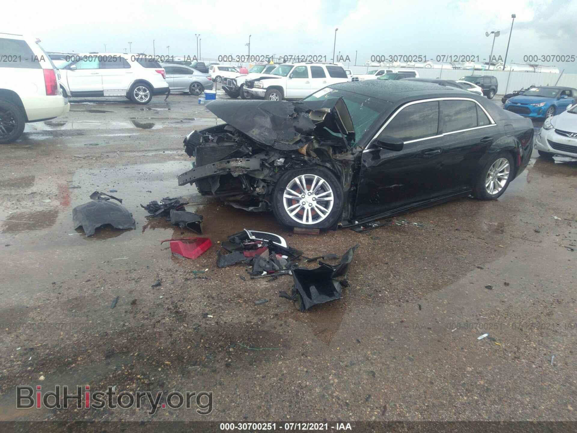 2017 CHRYSLER 300 - VIN: 2C3CCAAG3HH662110 - Фото 6