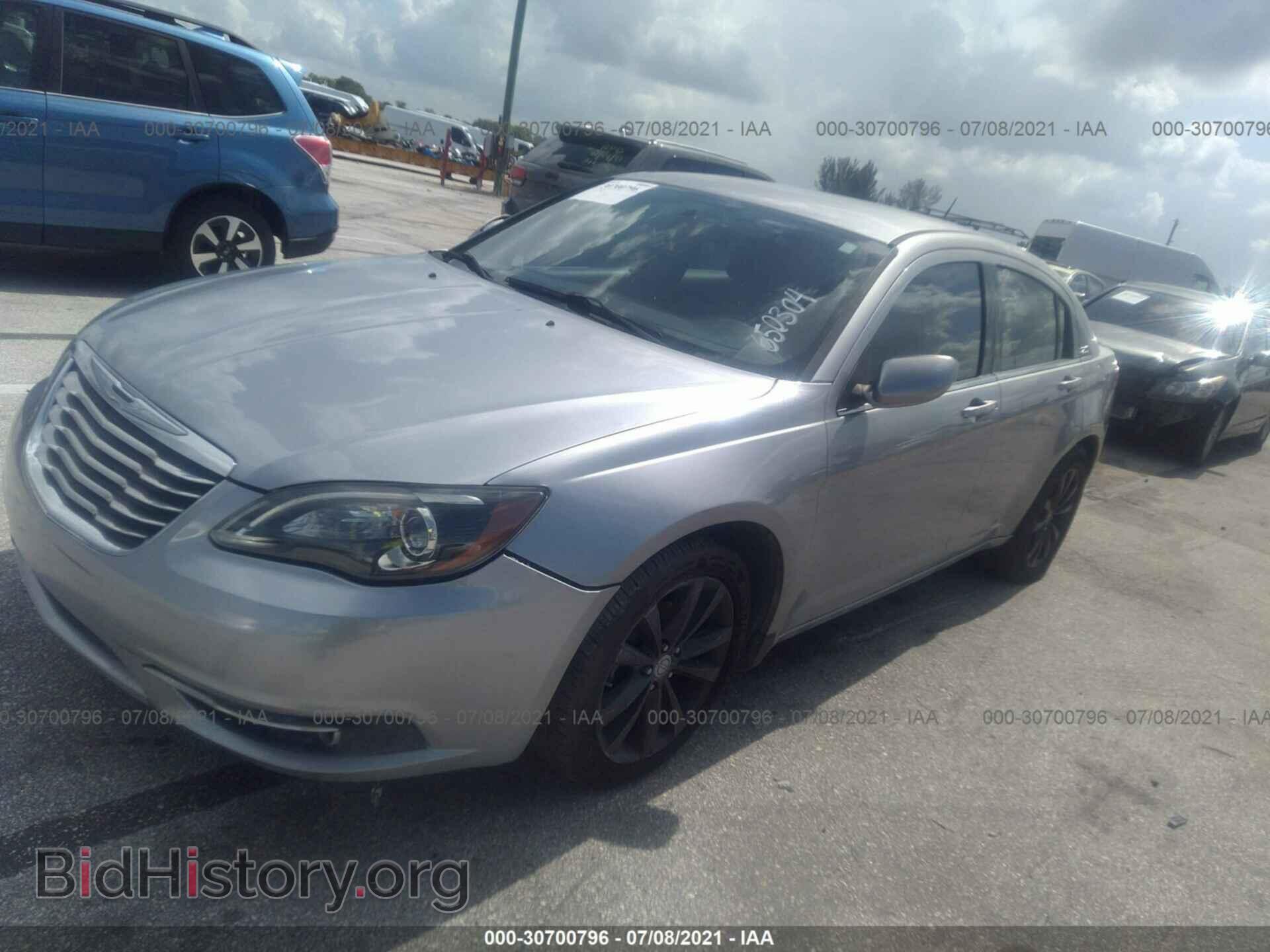 2013 CHRYSLER 200 - VIN: 1C3CCBBB8DN650304 - Photo 2
