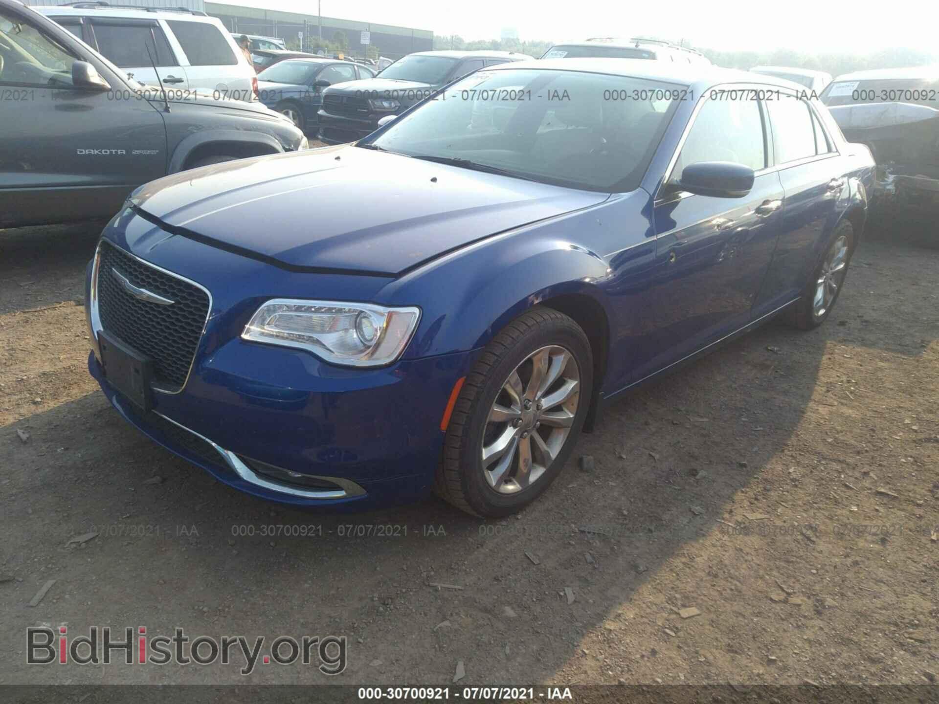 2018 CHRYSLER 300 - VIN: 2C3CCARG2JH175149 - Фото 2