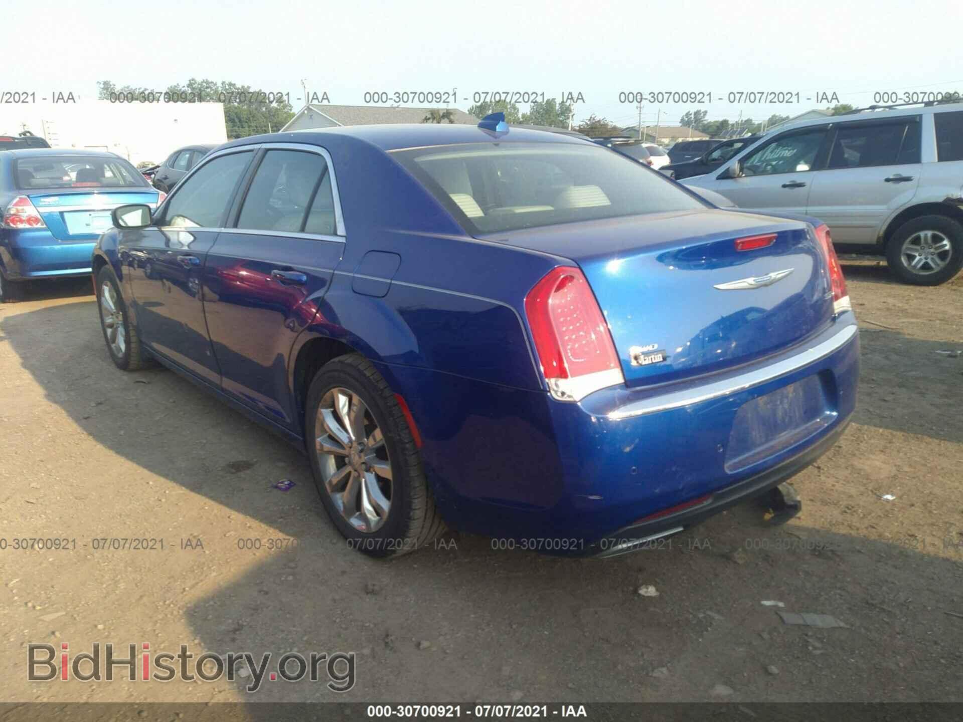2018 CHRYSLER 300 - VIN: 2C3CCARG2JH175149 - Фото 3