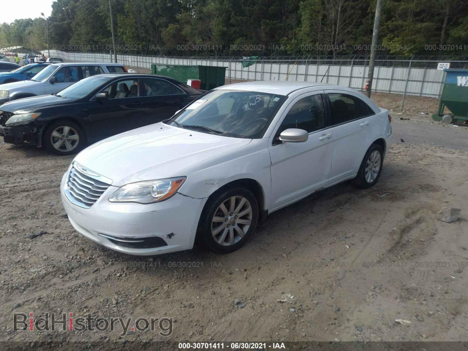 2013 CHRYSLER 200 - VIN: 1C3CCBBG4DN658766 - Photo 2