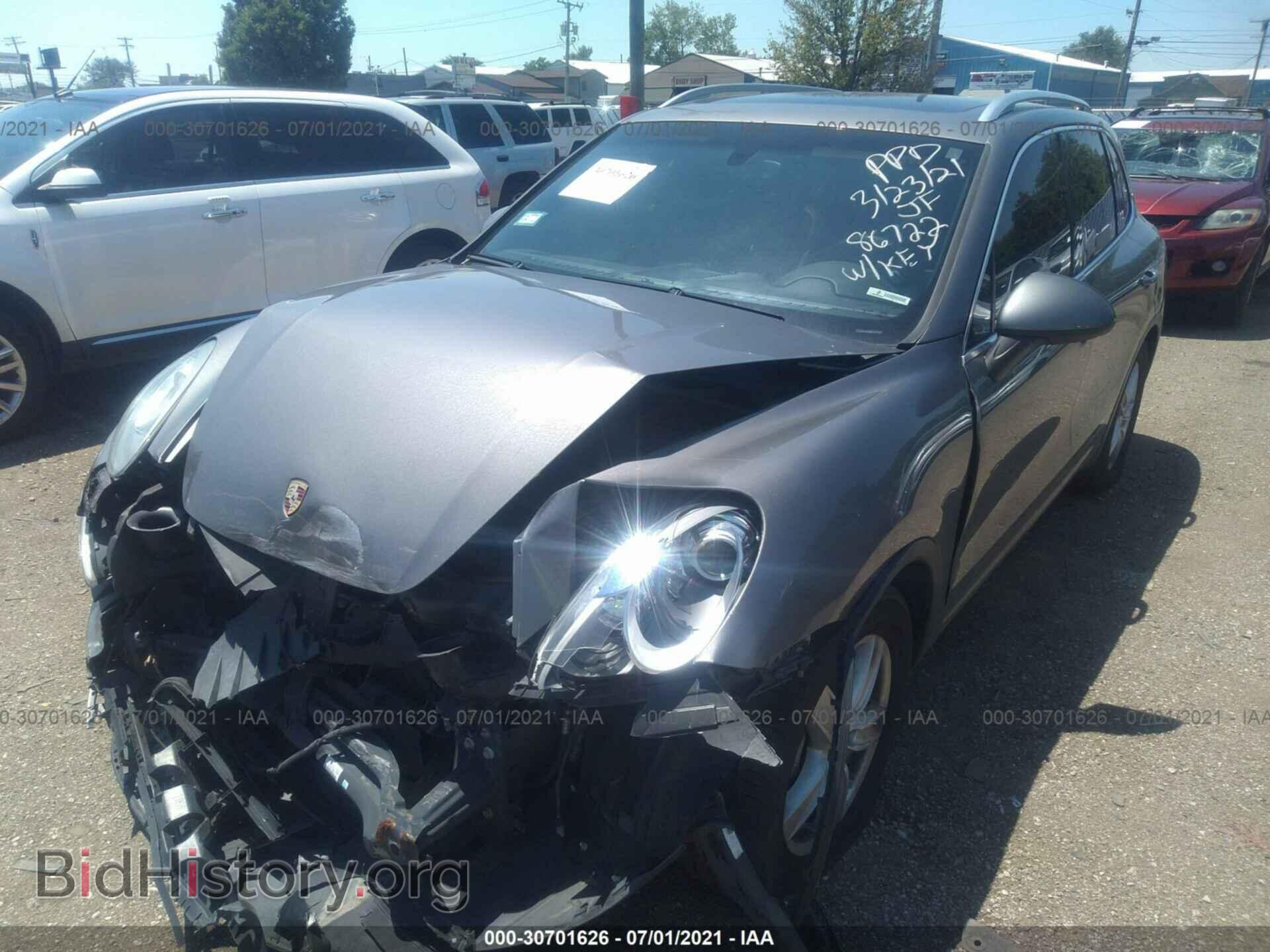 2011 PORSCHE CAYENNE - VIN: WP1AB2A26BLA49603 - Фото 2