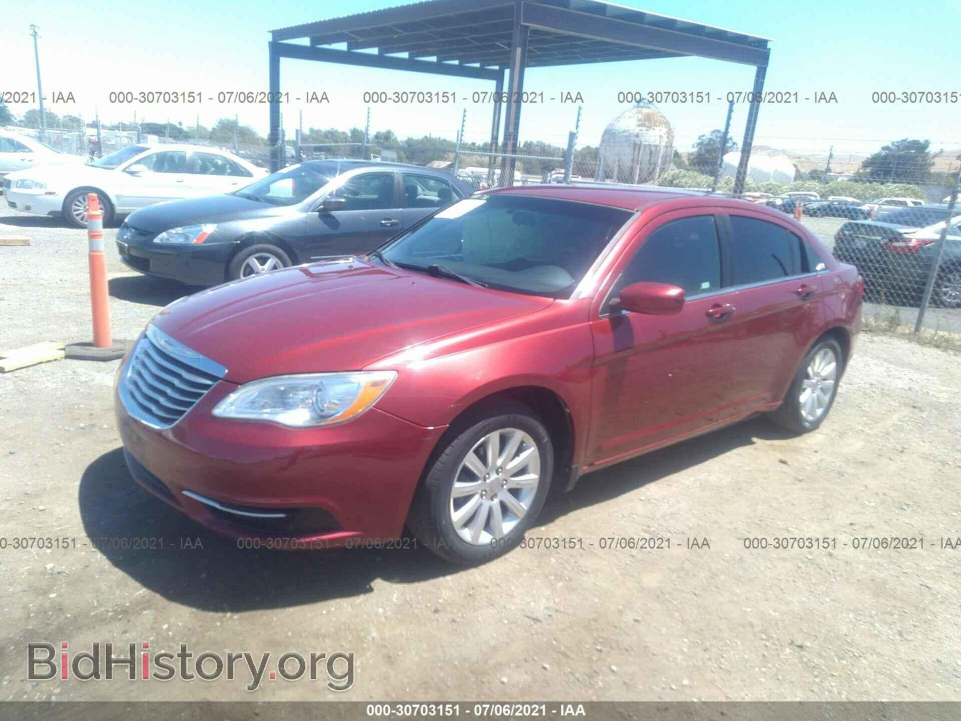 2011 CHRYSLER 200 - VIN: 1C3BC1FG4BN512963 - Фото 2