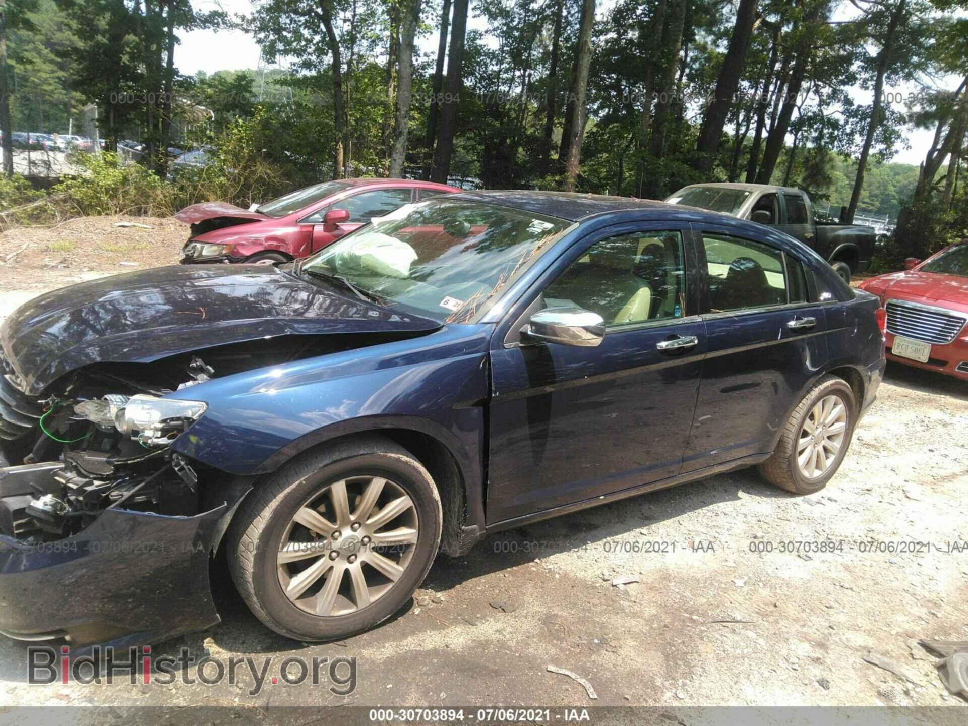 2013 CHRYSLER 200 - VIN: 1C3CCBCG6DN578500 - Фото 2