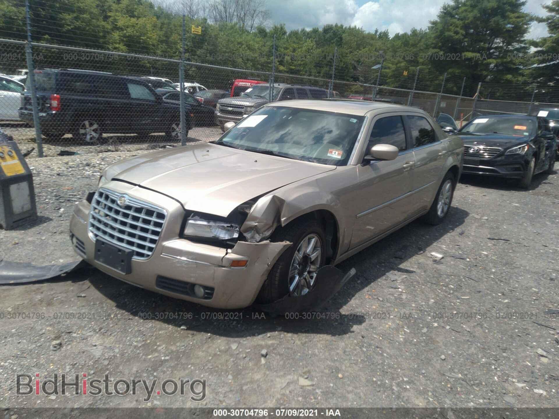 2009 CHRYSLER 300 - VIN: 2C3LA53V19H514631 - Фото 2