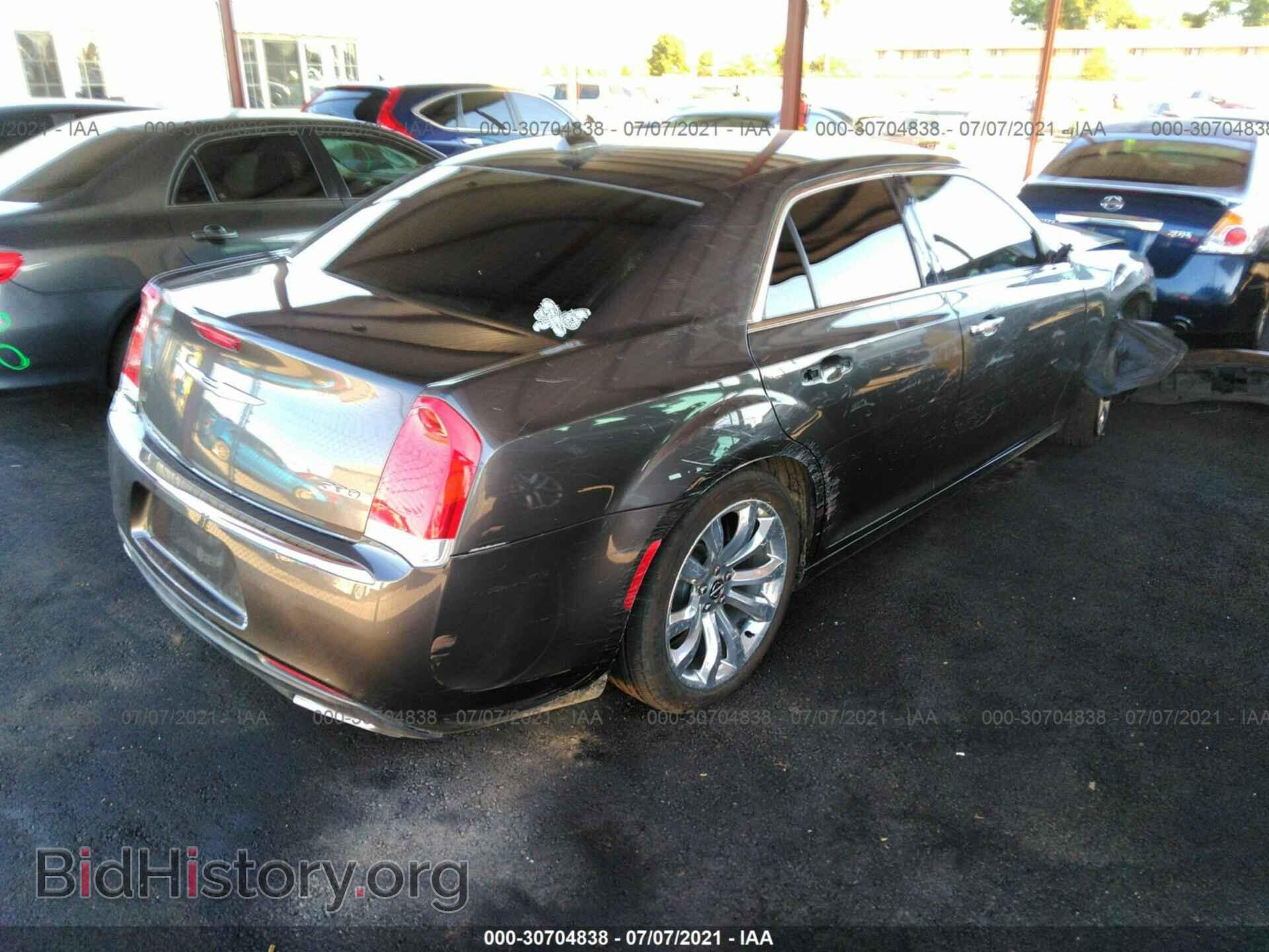 2019 CHRYSLER 300 - VIN: 2C3CCAEG4KH689477 - Фото 4
