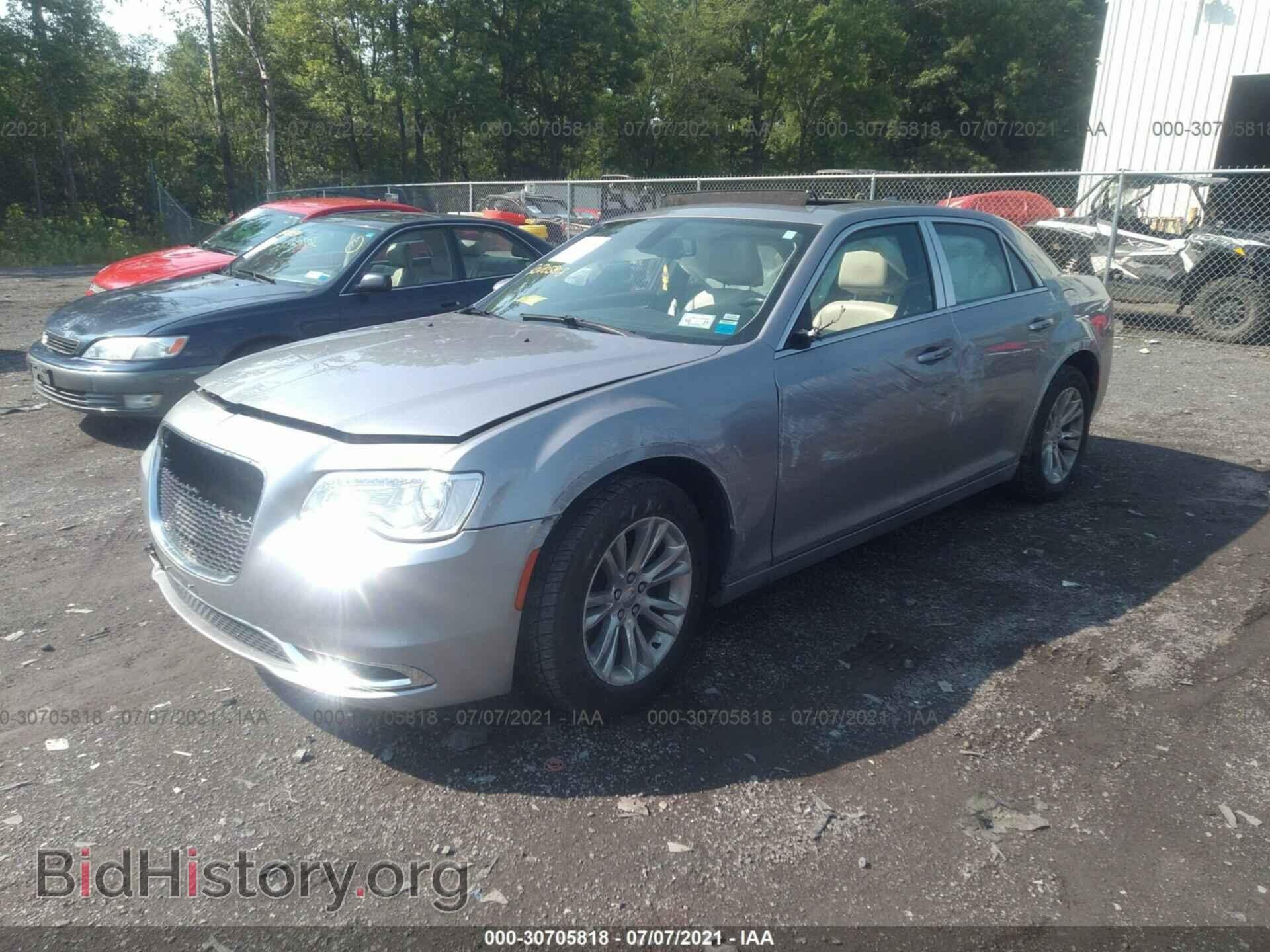 2017 CHRYSLER 300 - VIN: 2C3CCAAG8HH661955 - Фото 2