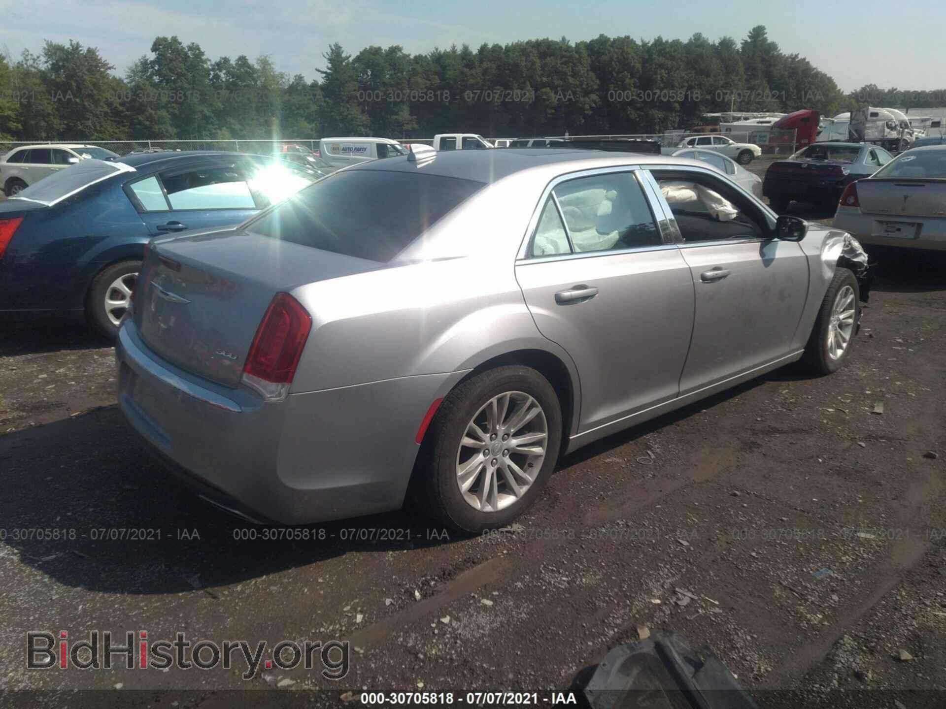 2017 CHRYSLER 300 - VIN: 2C3CCAAG8HH661955 - Фото 4