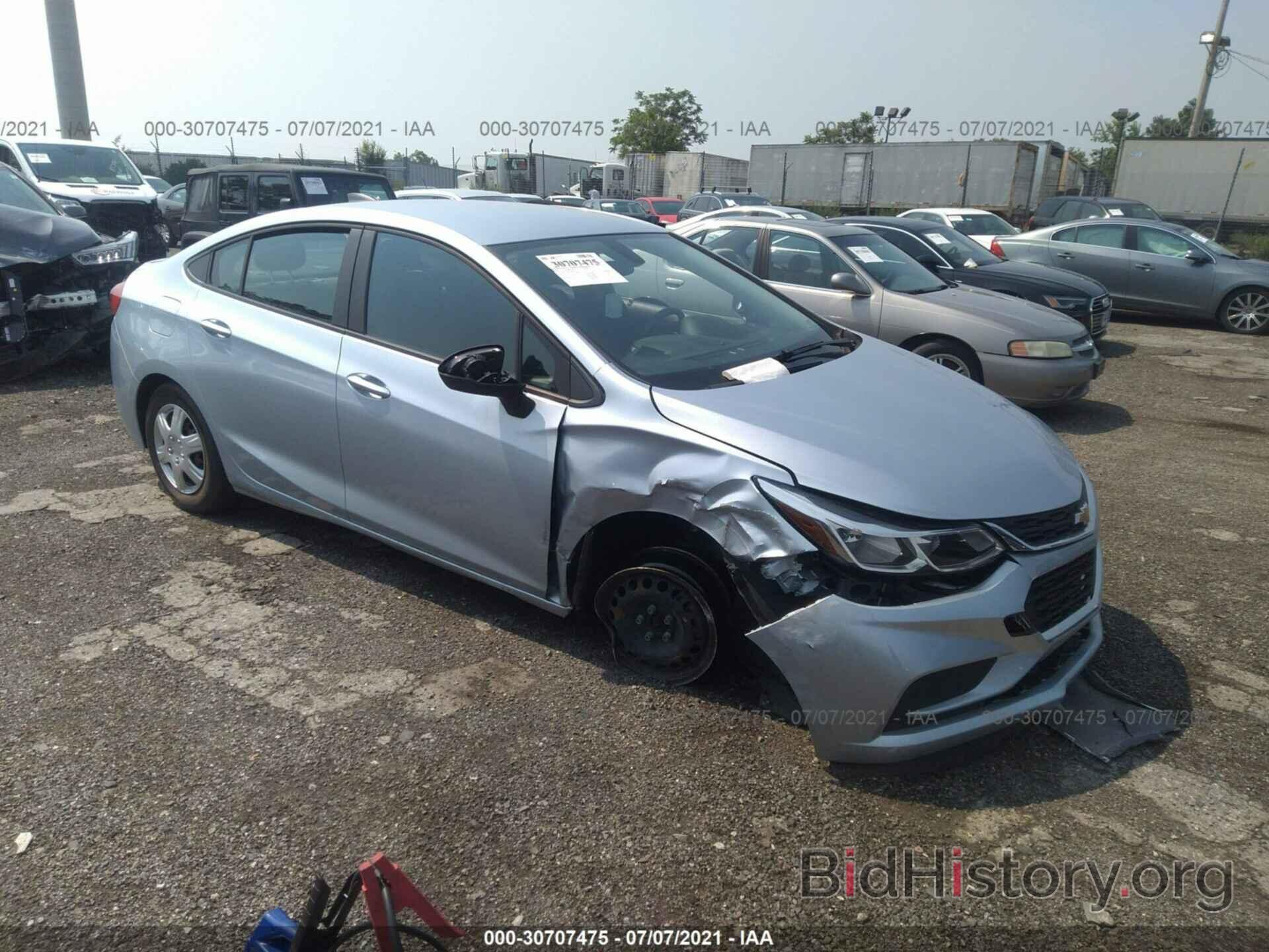 Photo 1G1BC5SM8H7243208 - CHEVROLET CRUZE 2017