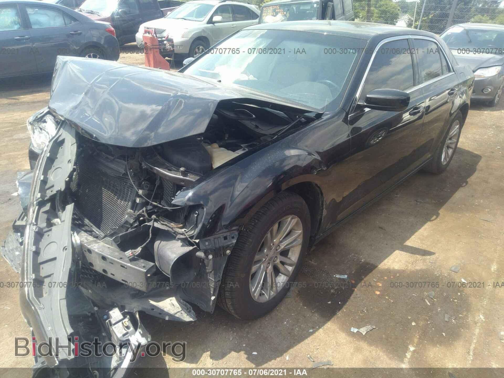 2017 CHRYSLER 300 - VIN: 2C3CCAAG4HH609884 - Фото 2