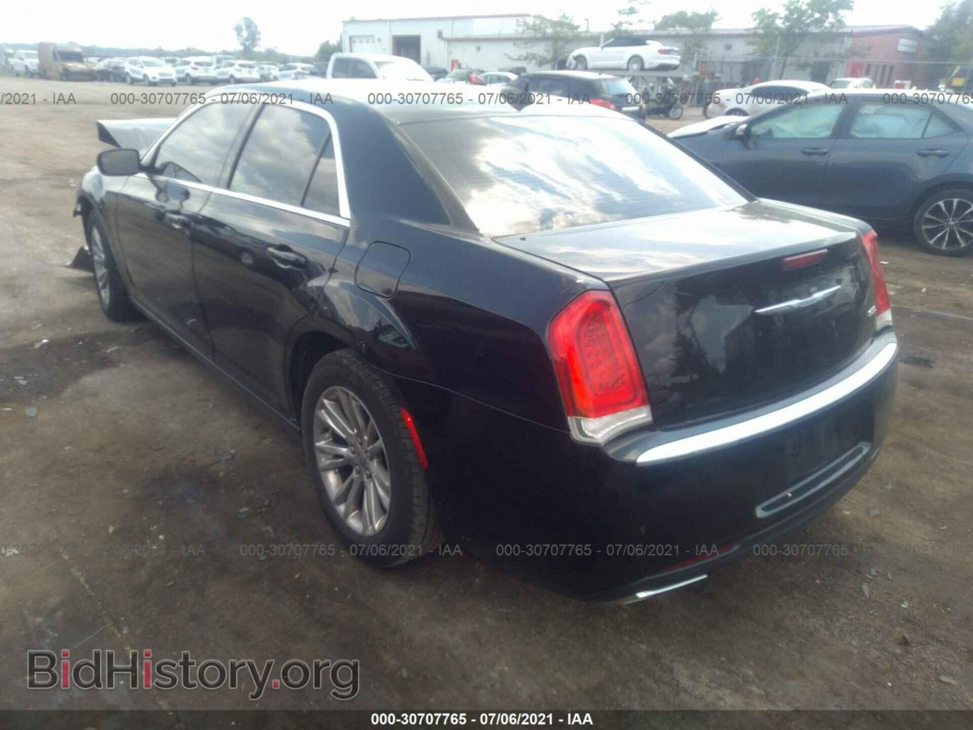 2017 CHRYSLER 300 - VIN: 2C3CCAAG4HH609884 - Фото 3