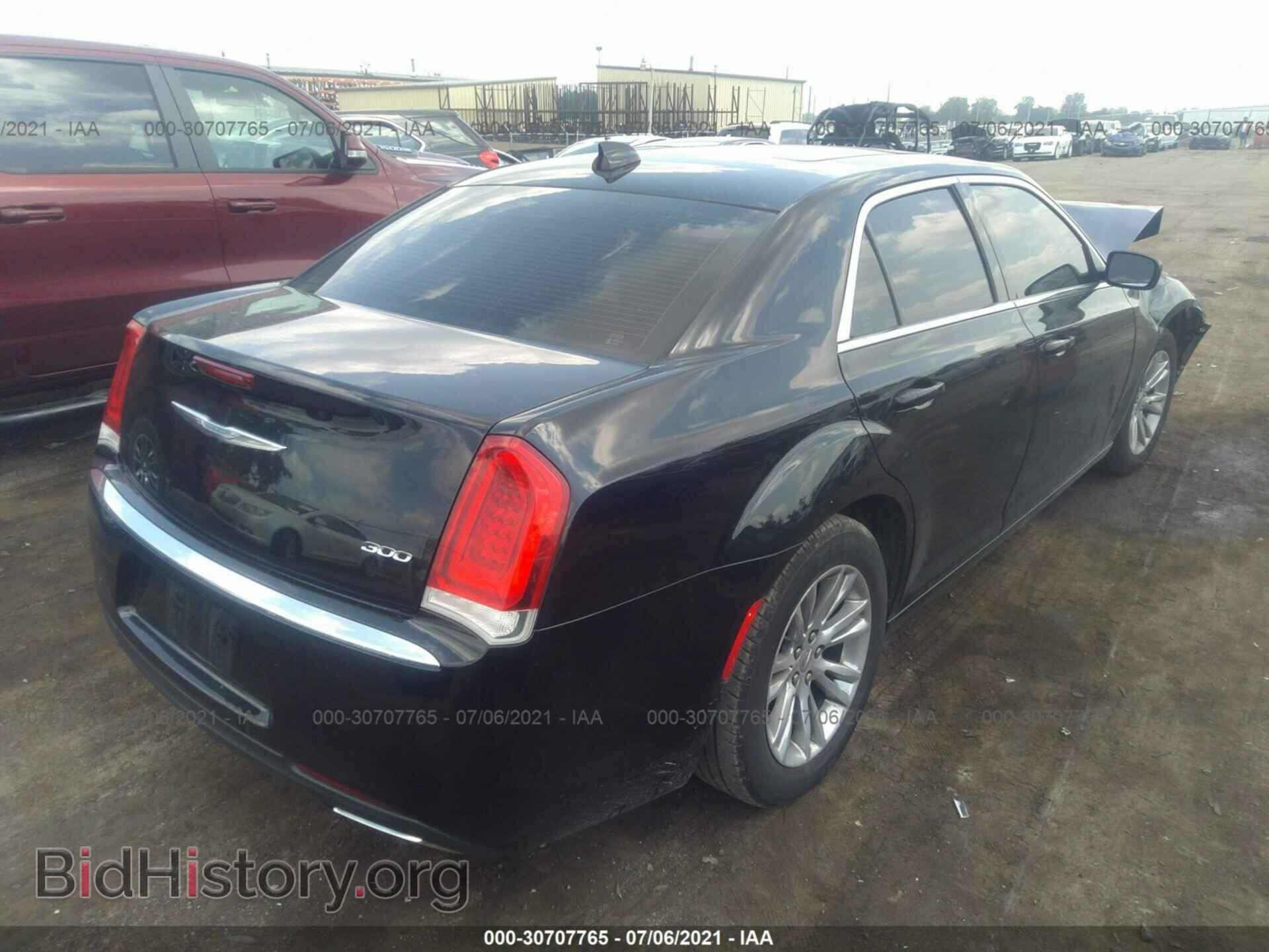 2017 CHRYSLER 300 - VIN: 2C3CCAAG4HH609884 - Фото 4