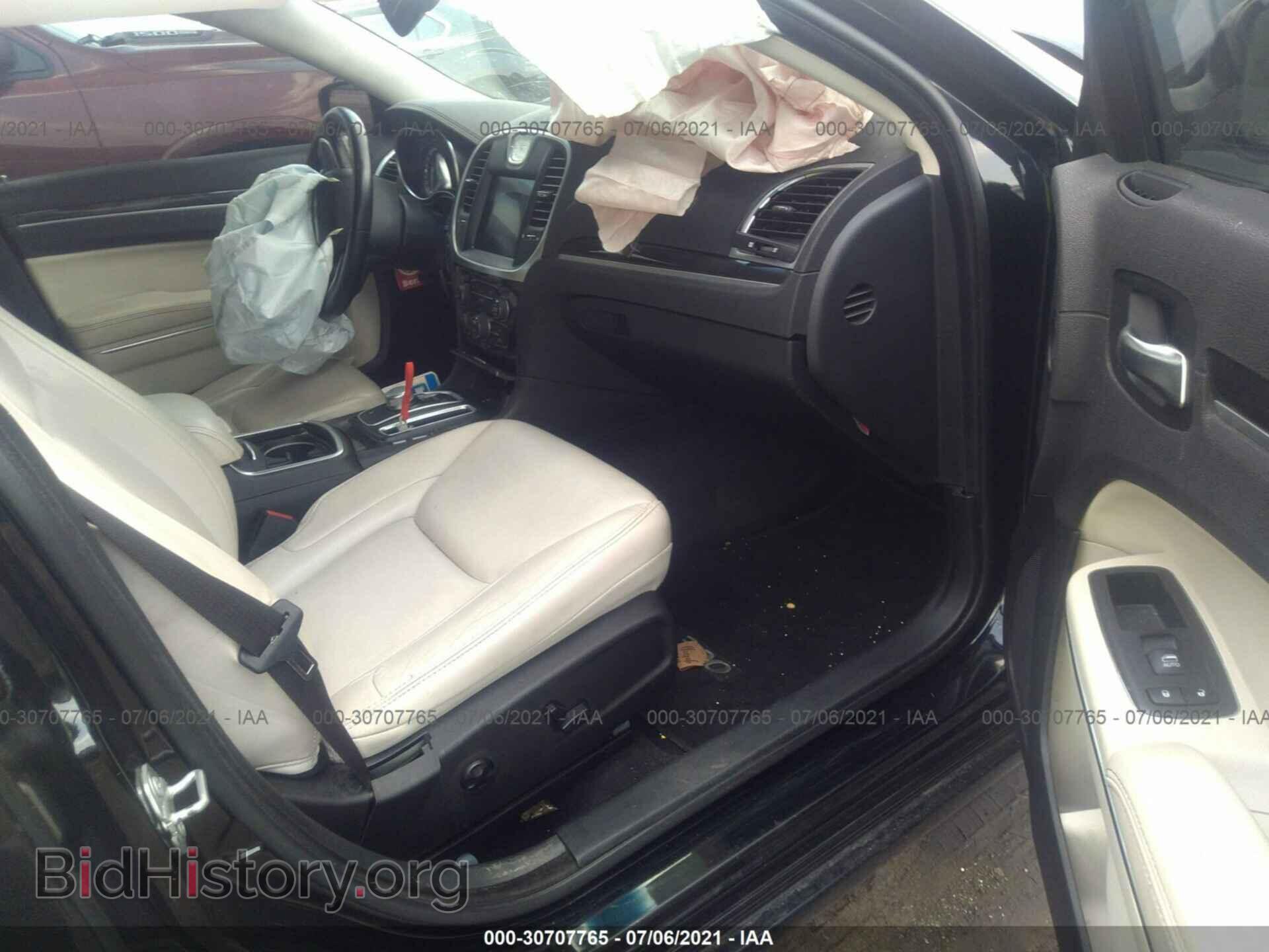 2017 CHRYSLER 300 - VIN: 2C3CCAAG4HH609884 - Фото 5
