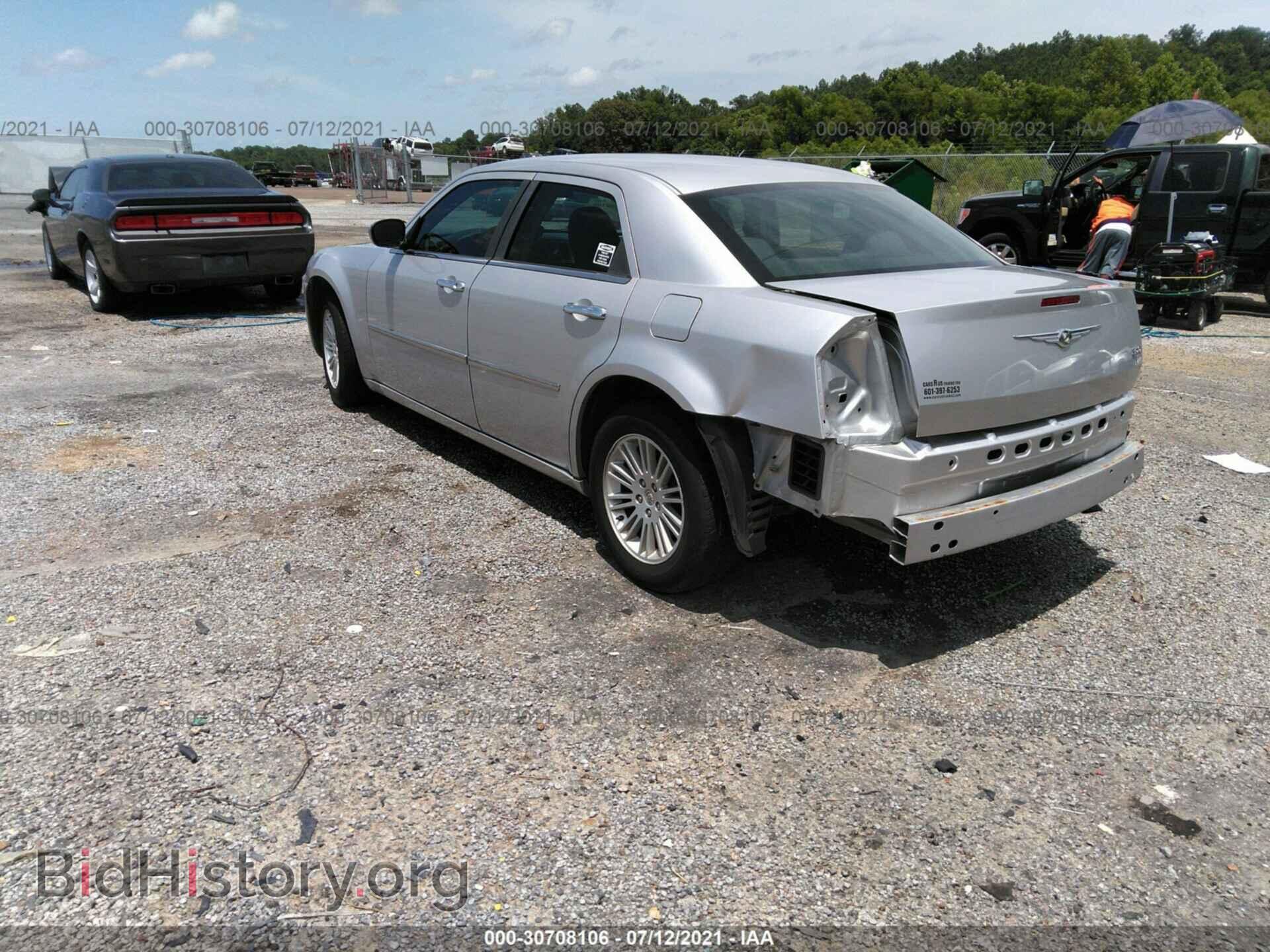 2010 CHRYSLER 300 - VIN: 2C3CA4CD2AH167686 - Фото 3