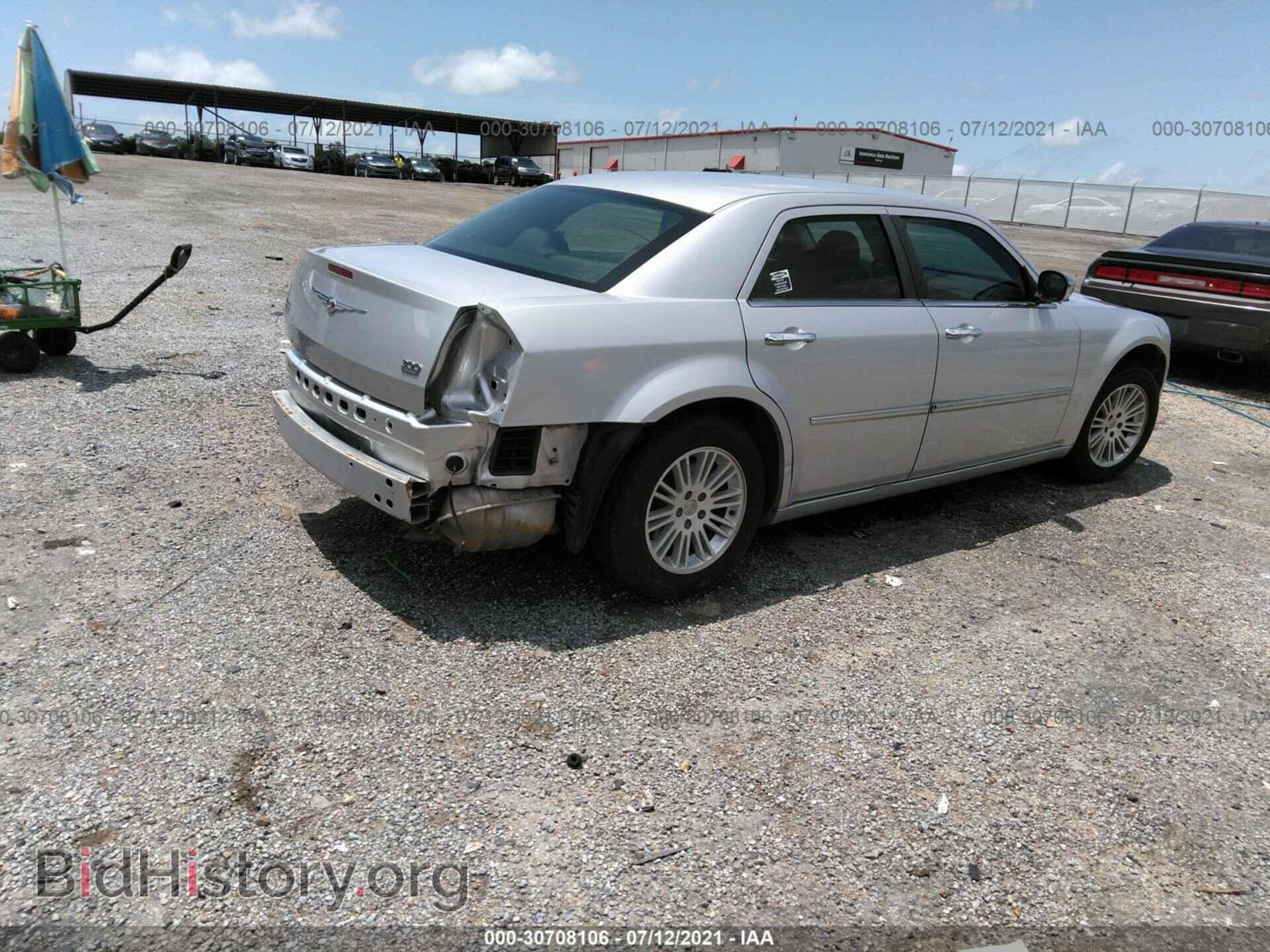 2010 CHRYSLER 300 - VIN: 2C3CA4CD2AH167686 - Фото 4