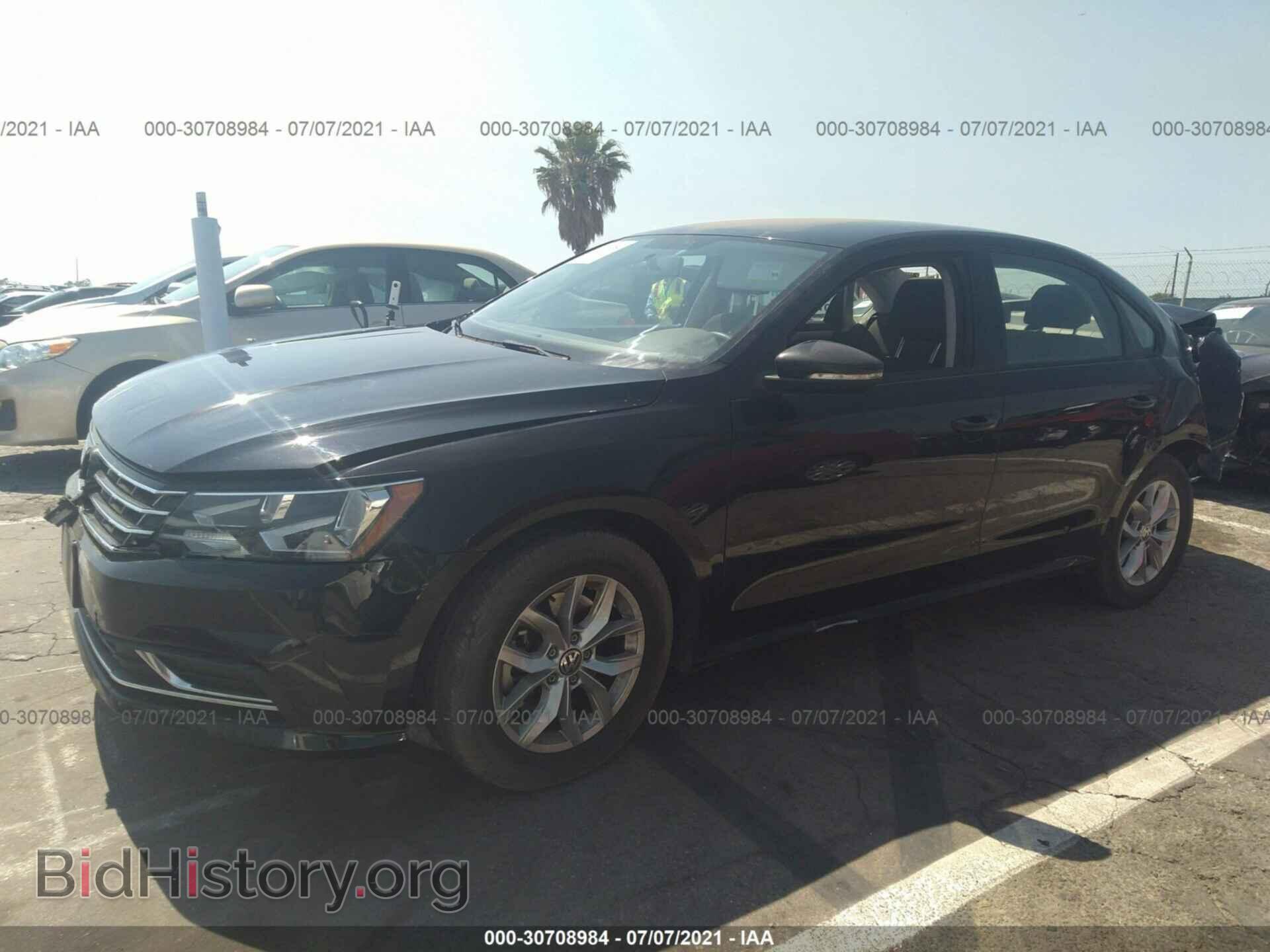 2018 VOLKSWAGEN PASSAT - VIN: 1VWAA7A33JC044607 - Фото 2