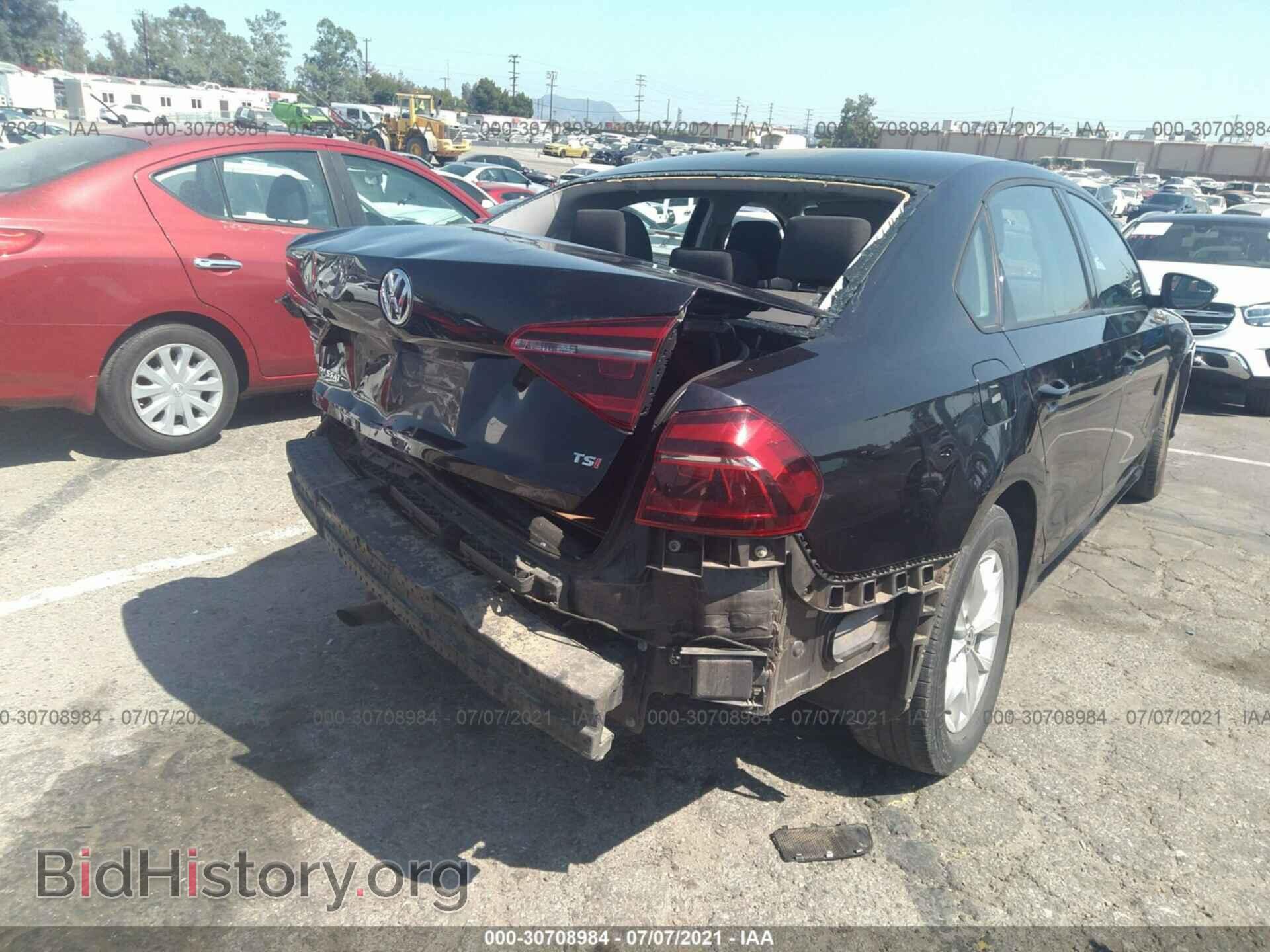 2018 VOLKSWAGEN PASSAT - VIN: 1VWAA7A33JC044607 - Фото 6