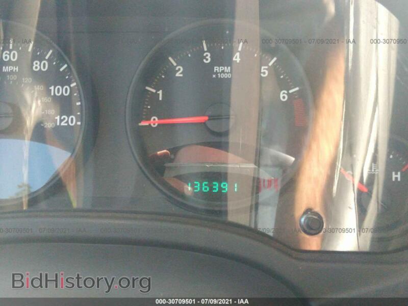 2011 Jeep COMPASS (VIN 1J4NF1FB2BD149048) — photo 7 of 11