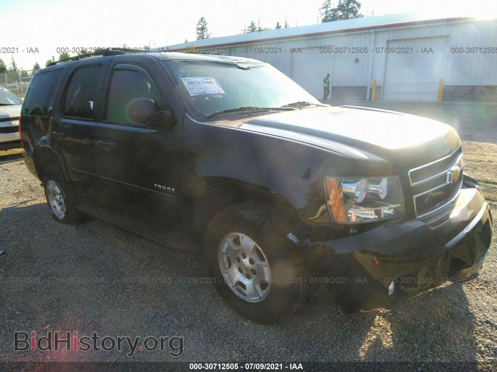 Photo 1GNSKBE09BR170158 - CHEVROLET TAHOE 2011