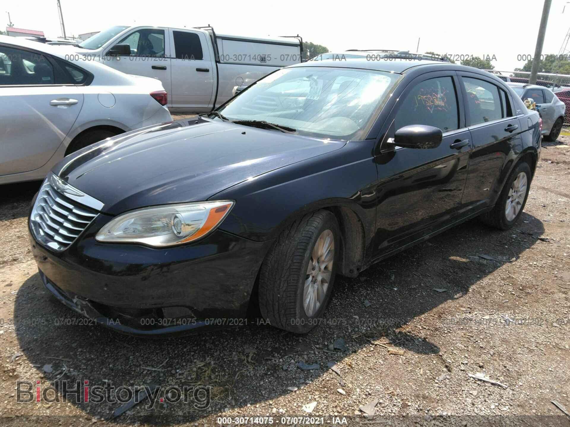 2012 CHRYSLER 200 - VIN: 1C3CCBAG2CN137285 - Photo 2