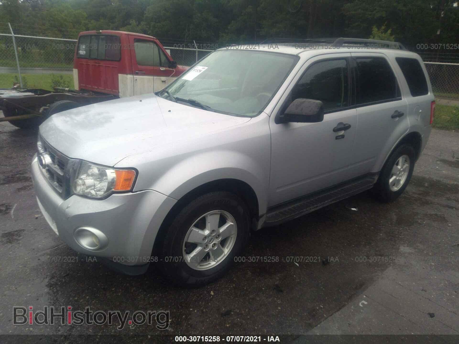 2011 FORD ESCAPE - VIN: 1FMCU0DG2BKB10026 - Фото 2