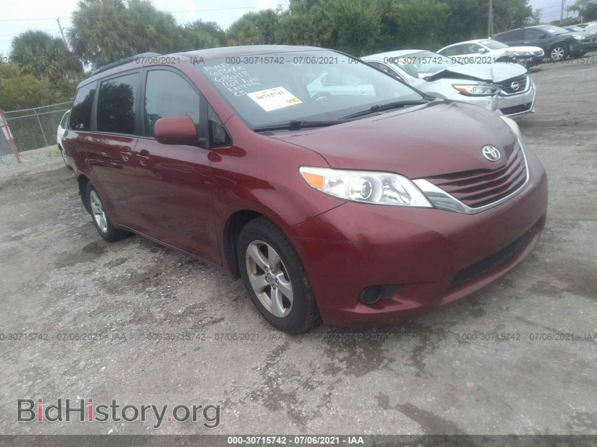 Photo 5TDKZ3DC7HS803546 - TOYOTA SIENNA 2017