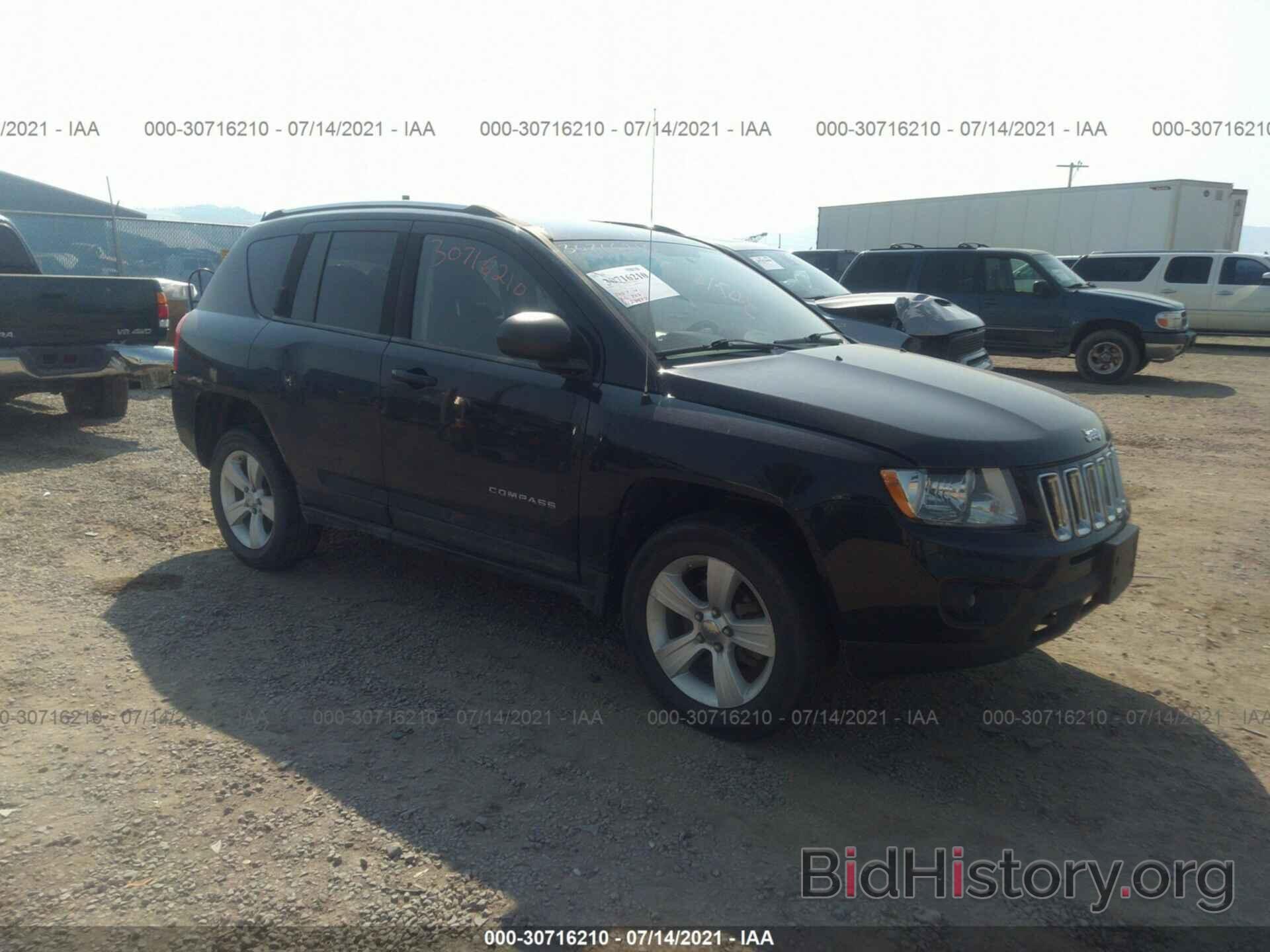 Photo 1J4NF1FB2BD169834 - JEEP COMPASS 2011