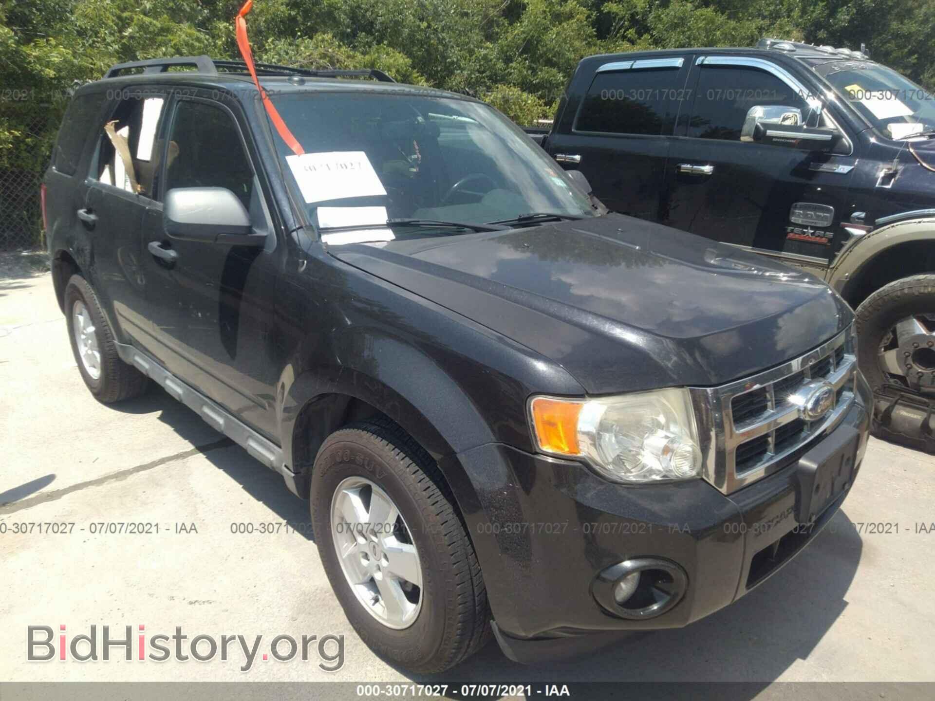 Фотография 1FMCU0DGXBKC41303 - FORD ESCAPE 2011