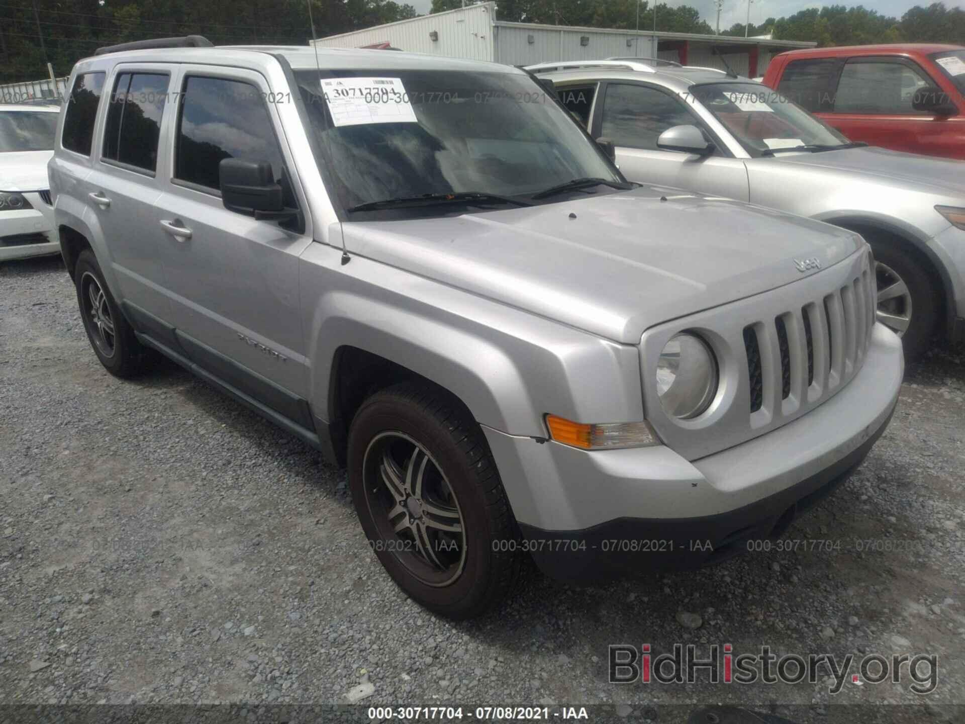 Photo 1J4NT1GB8BD249033 - JEEP PATRIOT 2011