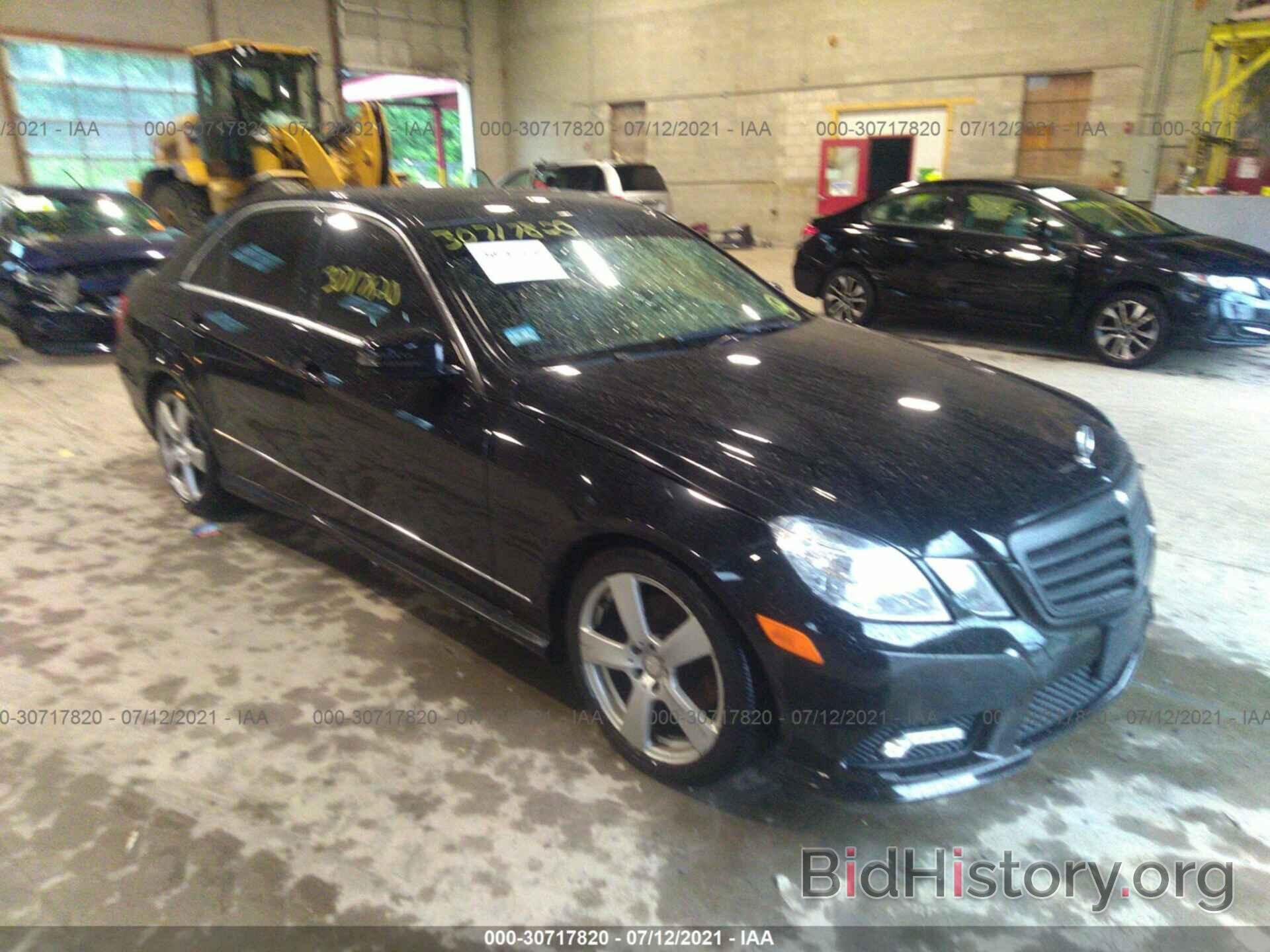 Photo WDDHF8HB4BA444524 - MERCEDES-BENZ E-CLASS 2011