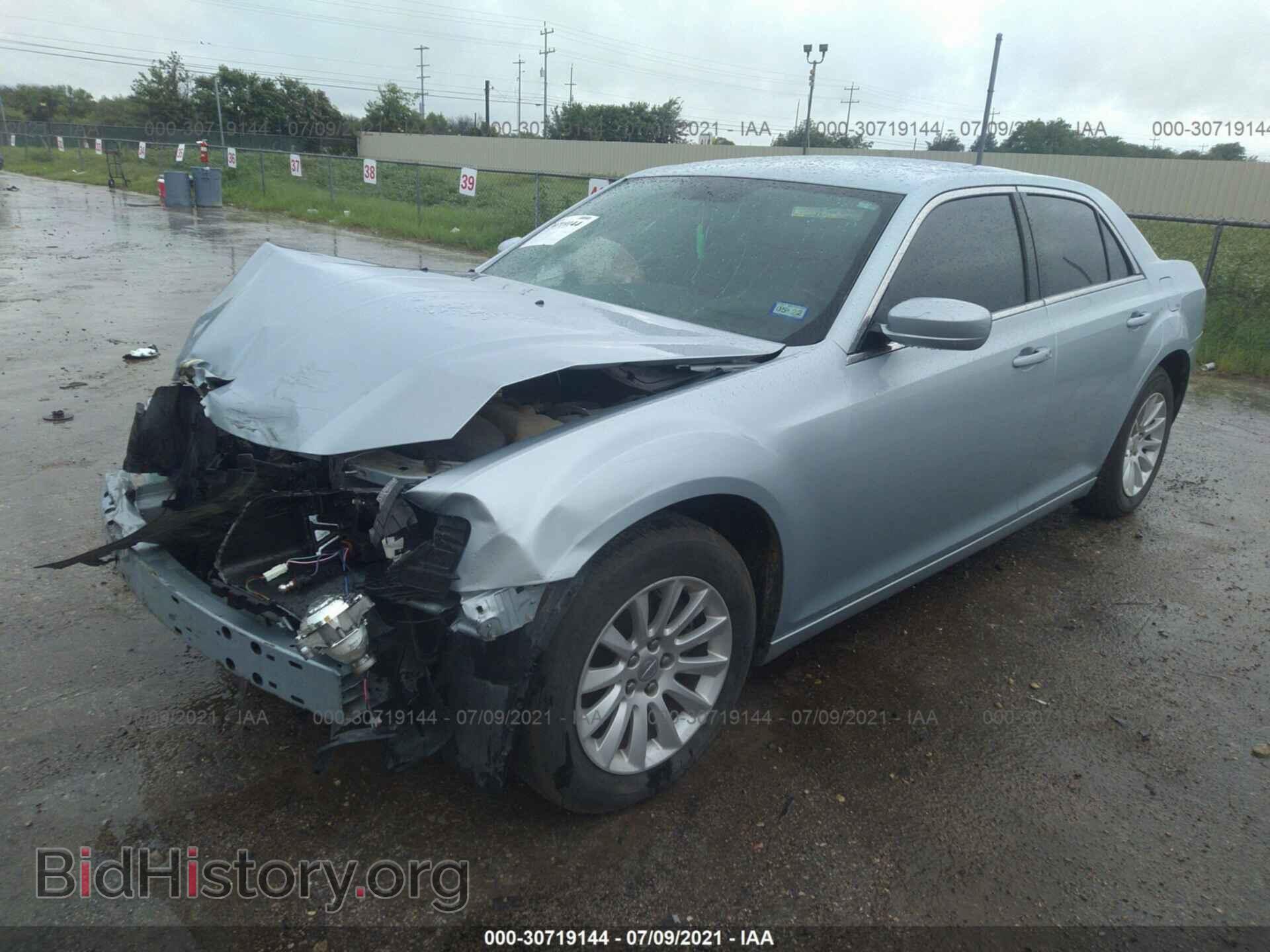 2013 CHRYSLER 300 - VIN: 2C3CCAAG3DH615802 - Photo 2