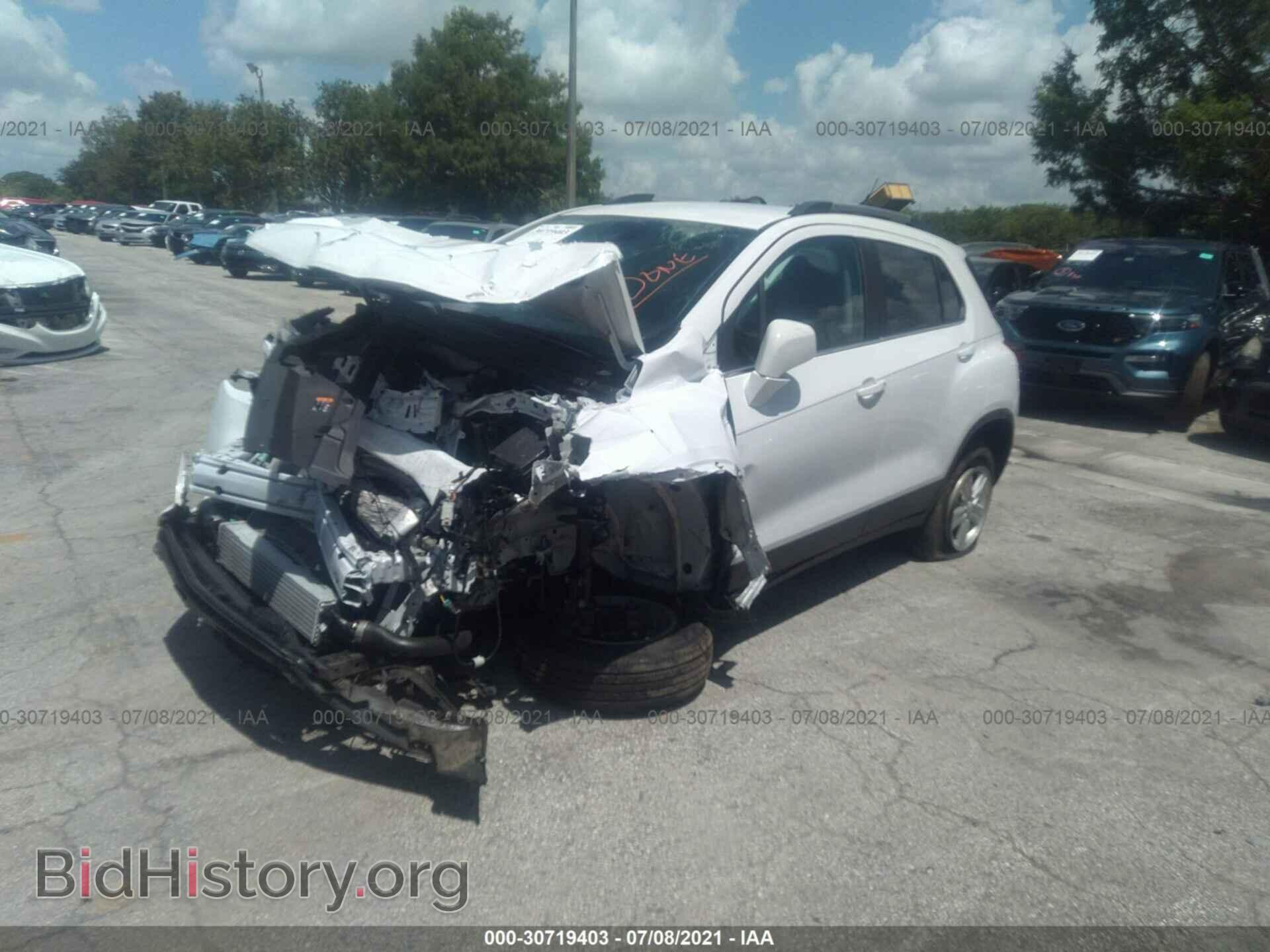 2020 CHEVROLET TRAX - VIN: 3GNCJLSB3LL309907 - Photo 2
