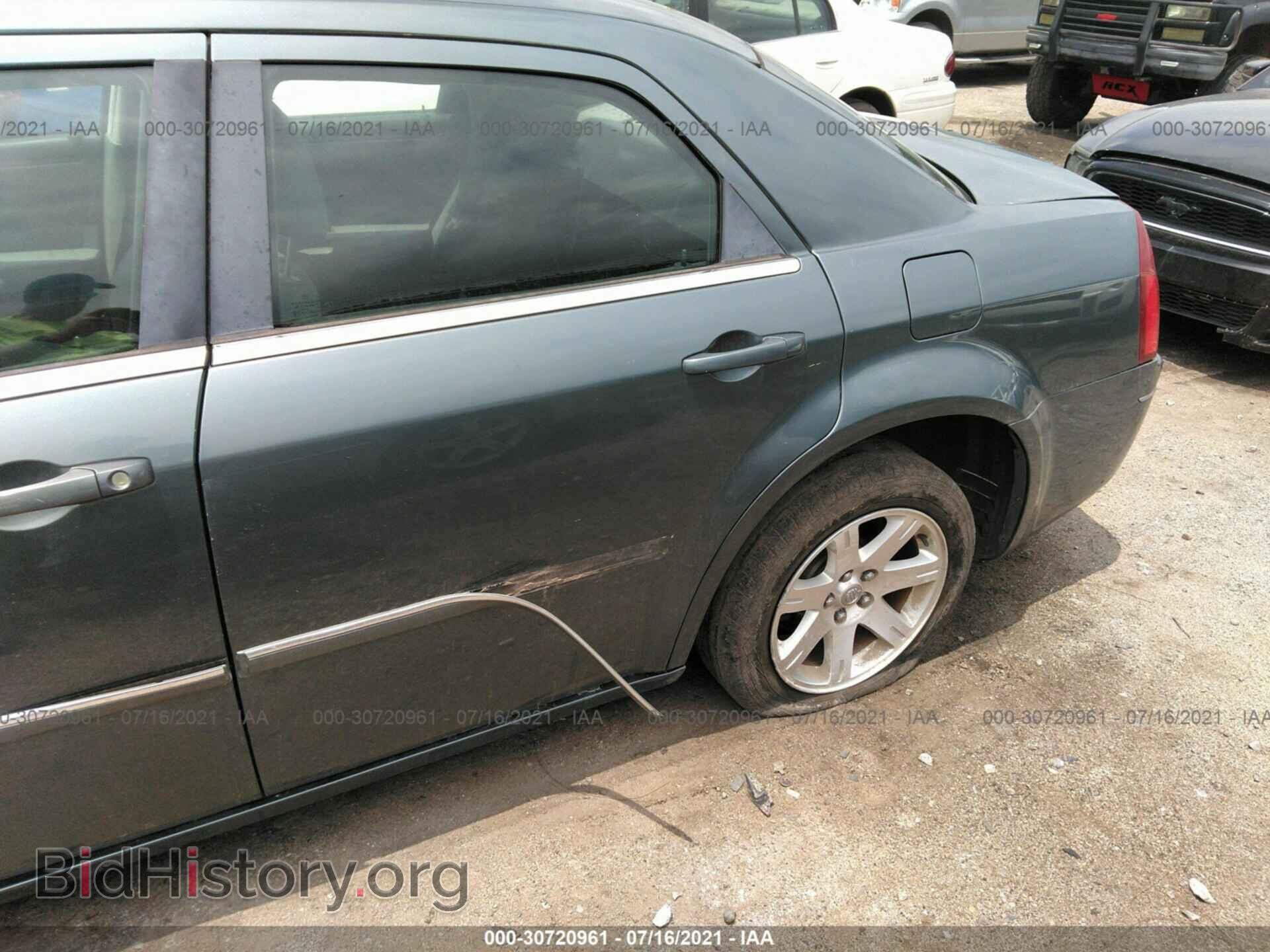 2006 CHRYSLER 300 - VIN: 2C3KA53G46H145918 - Фото 6