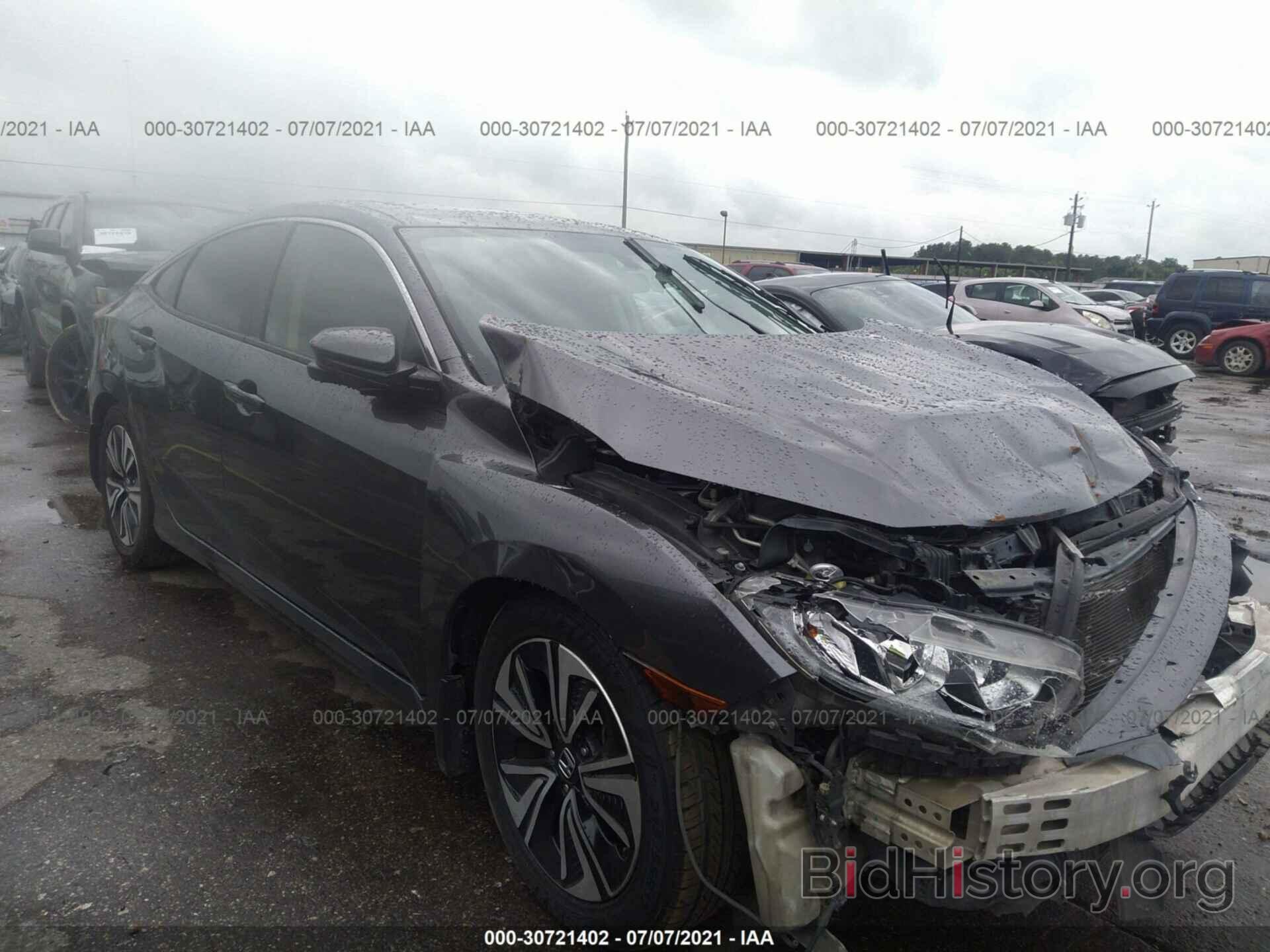 Photo JHMFC1F30JX018319 - HONDA CIVIC SEDAN 2018