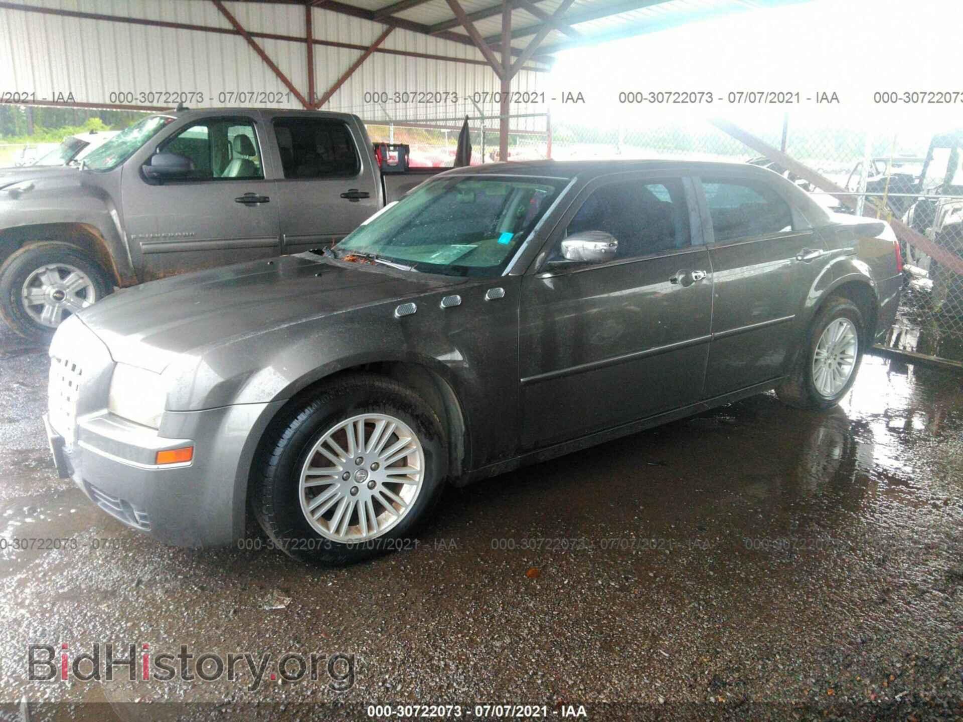 2010 CHRYSLER 300 - VIN: 2C3CA4CD4AH198843 - Фото 2