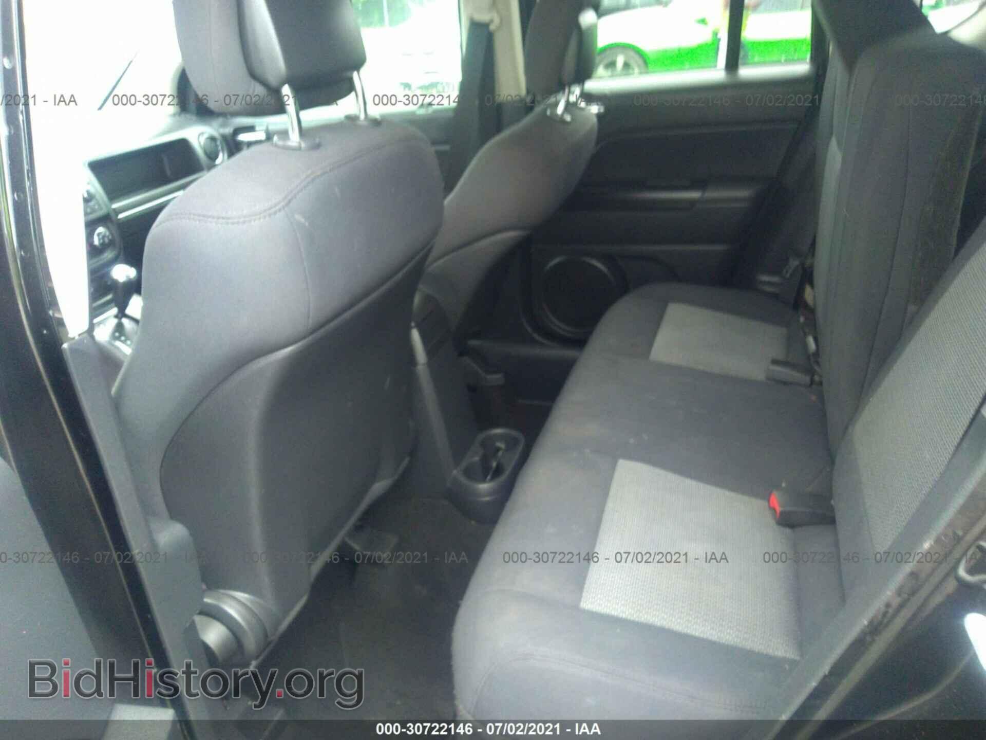 2010 JEEP COMPASS - VIN: 1J4NT1FA7AD617581 - Photo 8