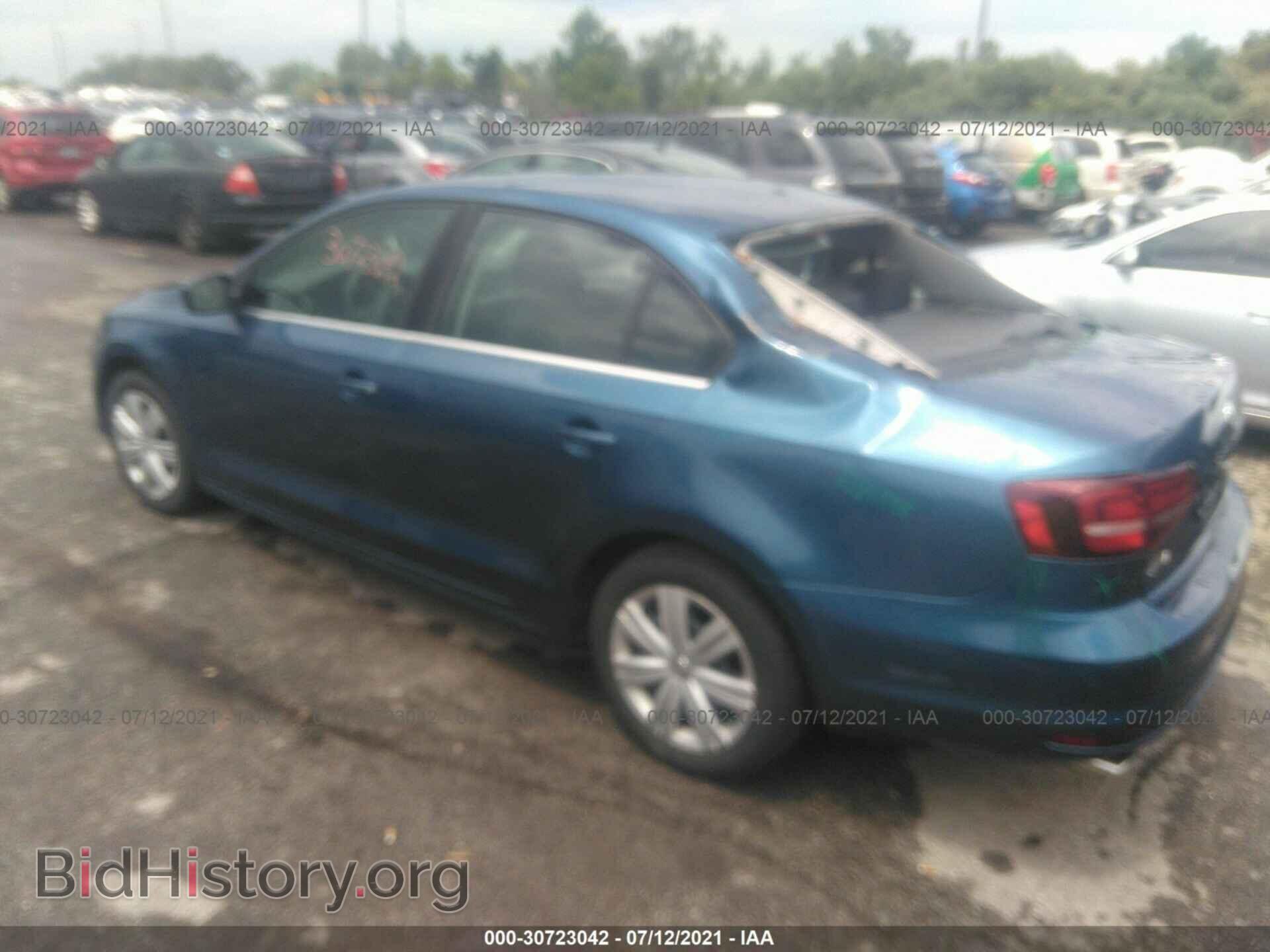 2017 VOLKSWAGEN JETTA - VIN: 3VW2B7AJ3HM387409 - Фото 3