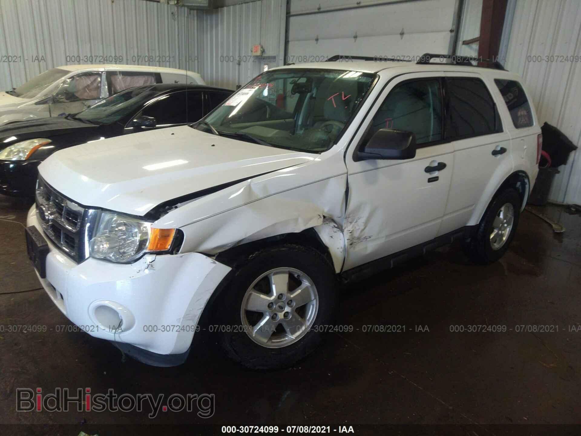 2011 FORD ESCAPE - VIN: 1FMCU0DG5BKB34871 - Фото 2