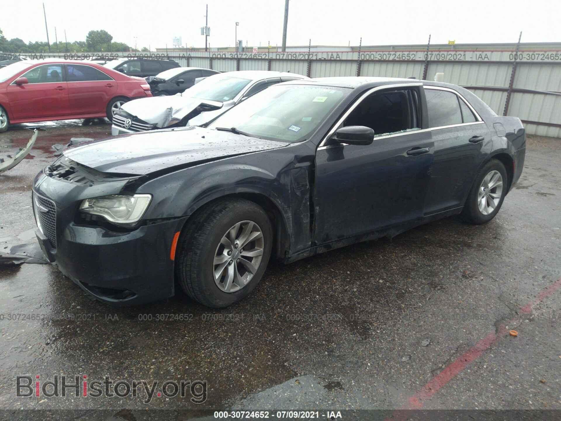 2016 CHRYSLER 300 - VIN: 2C3CCAAG3GH233712 - Фото 2