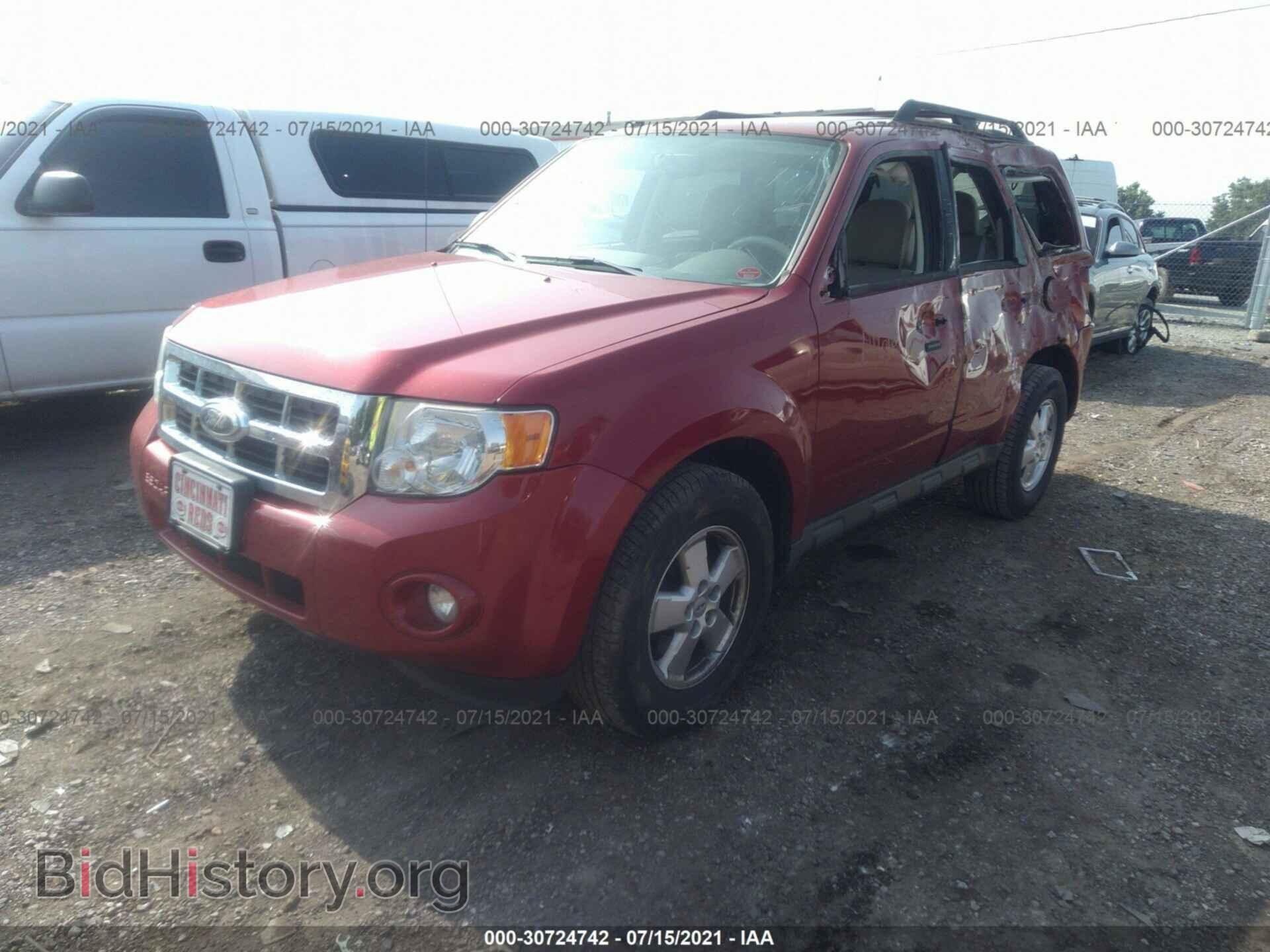 2011 FORD ESCAPE - VIN: 1FMCU0D75BKA06002 - Фото 2