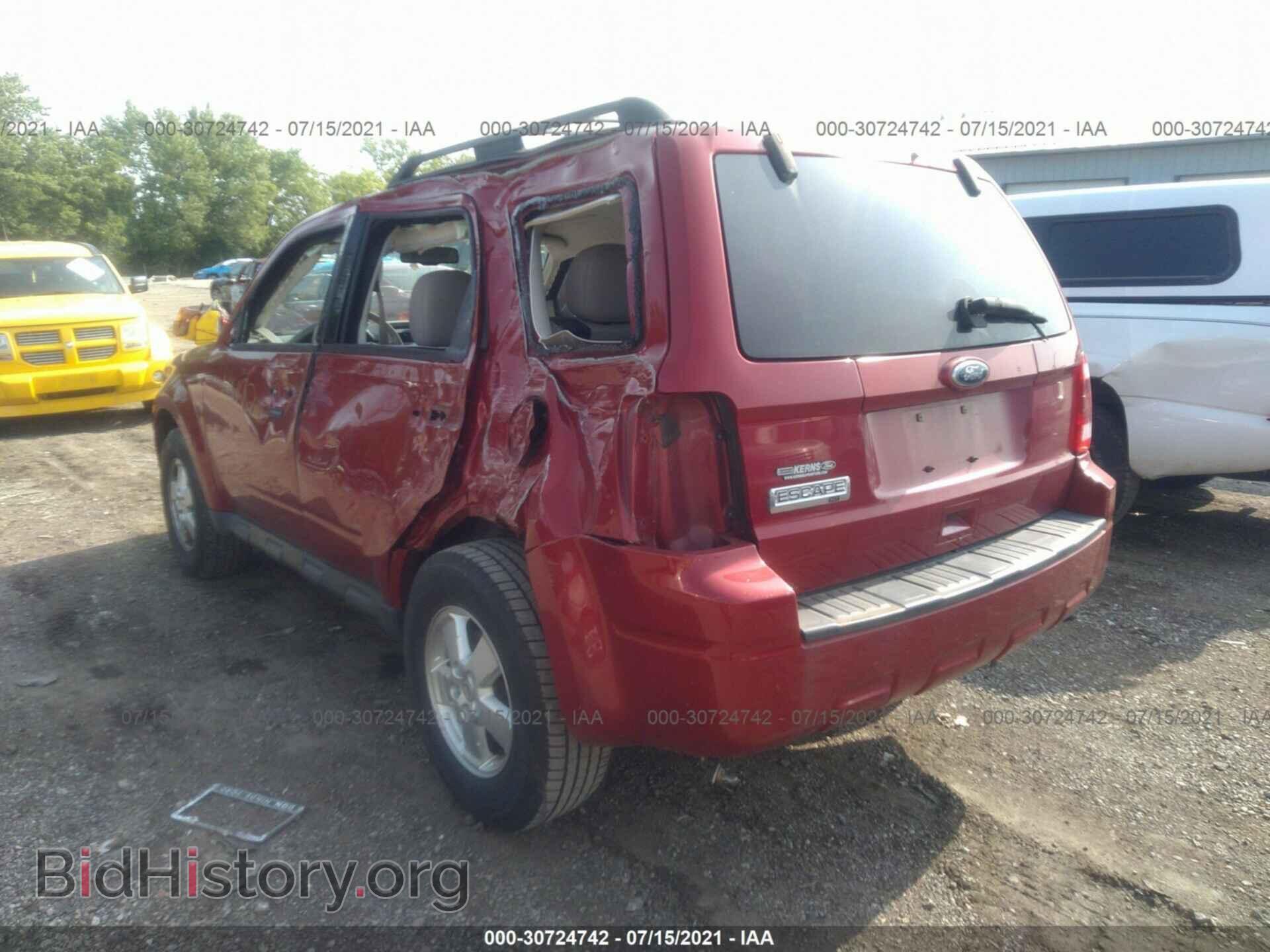 2011 FORD ESCAPE - VIN: 1FMCU0D75BKA06002 - Фото 3