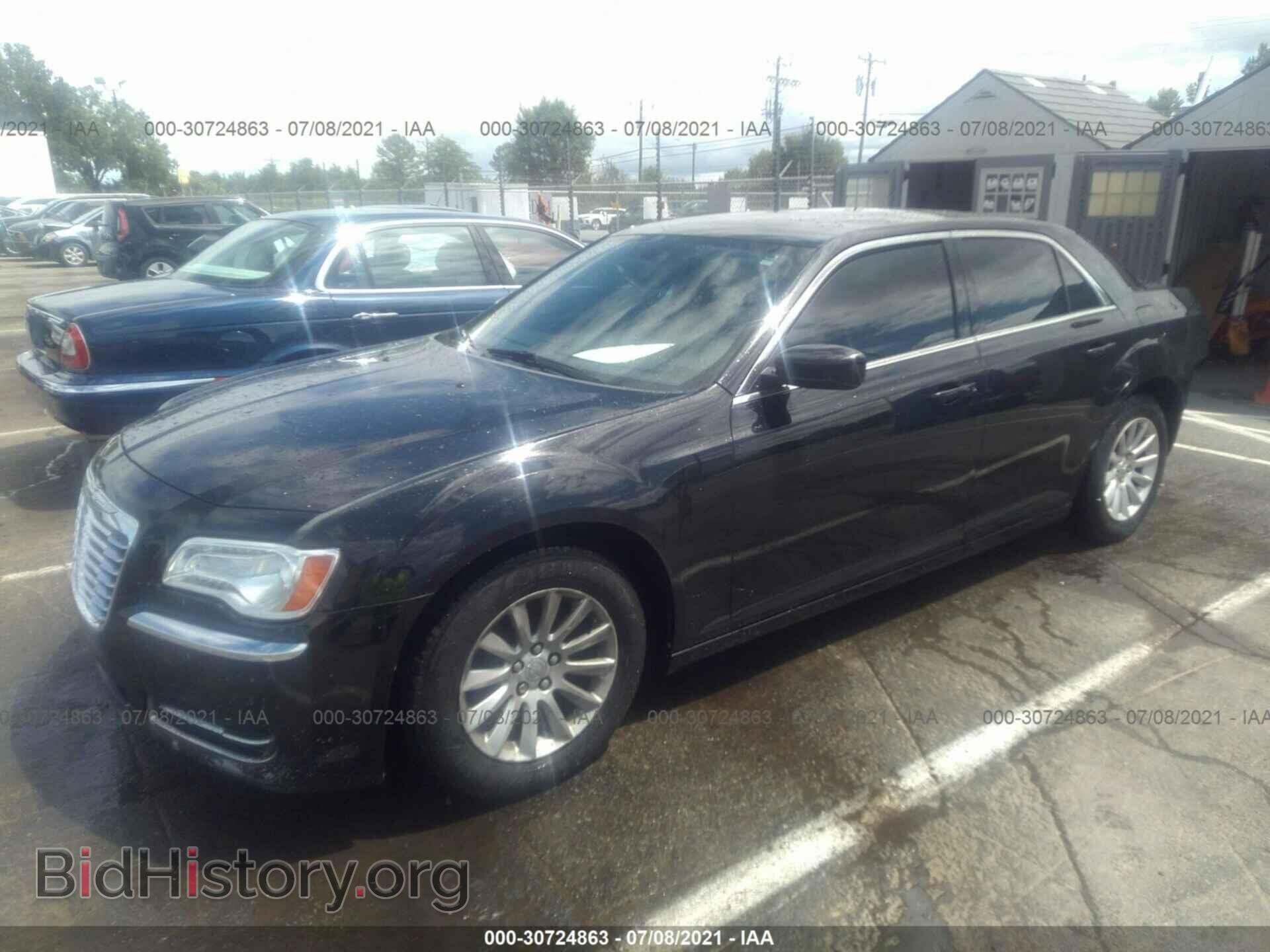 2013 CHRYSLER 300 - VIN: 2C3CCAAG5DH712158 - Фото 2