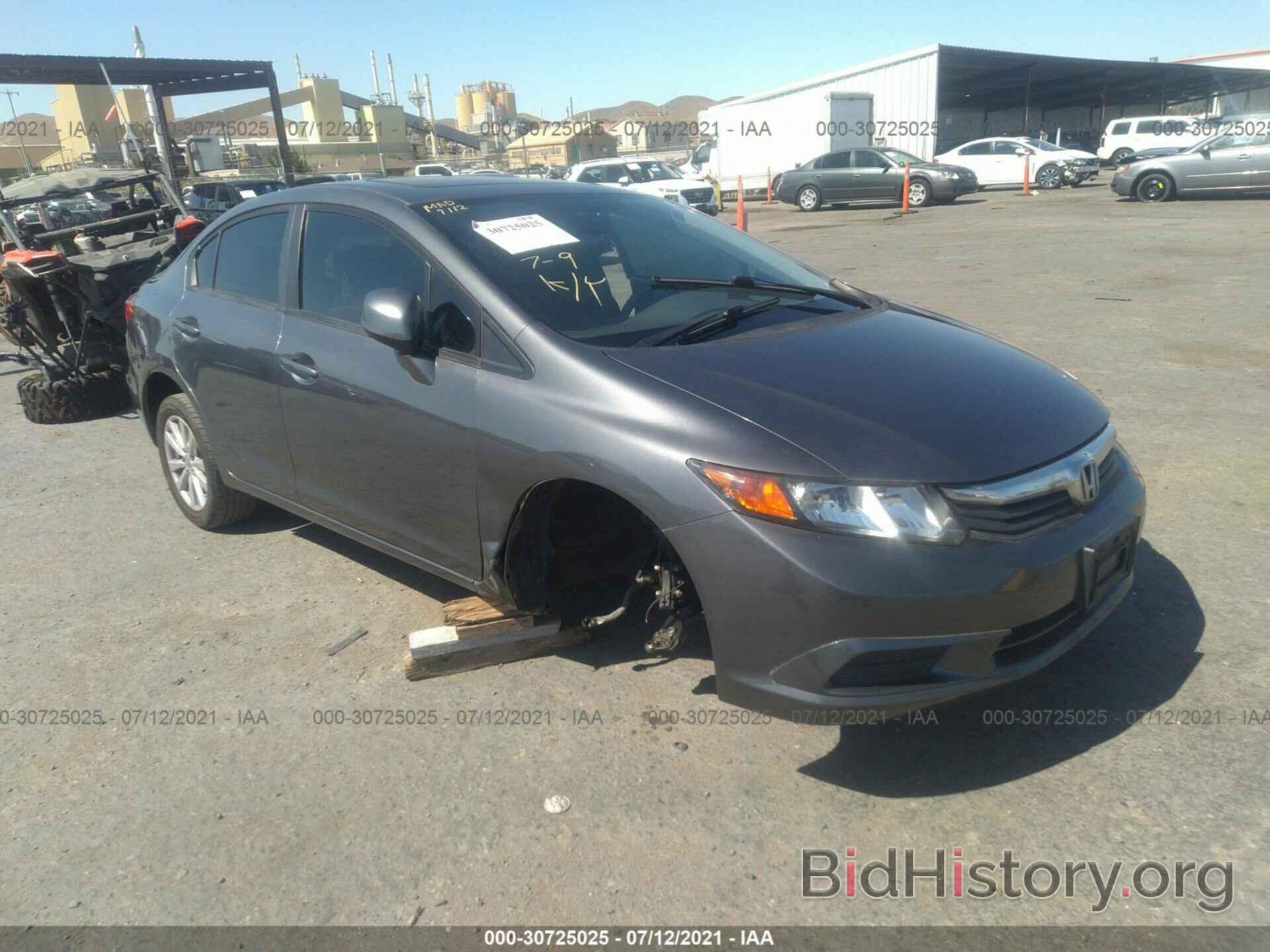 Photo 19XFB2F83CE375504 - HONDA CIVIC SDN 2012