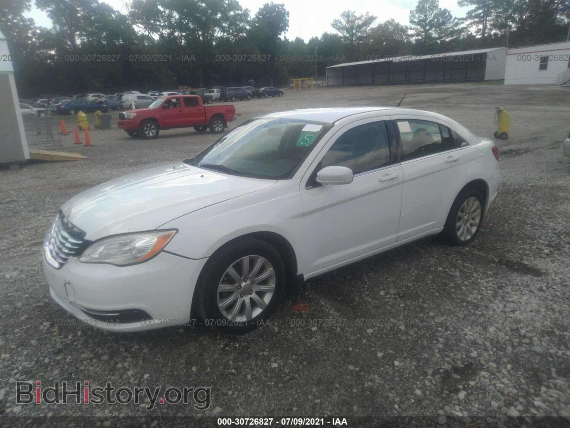 2013 CHRYSLER 200 - VIN: 1C3CCBBB1DN765875 - Photo 2