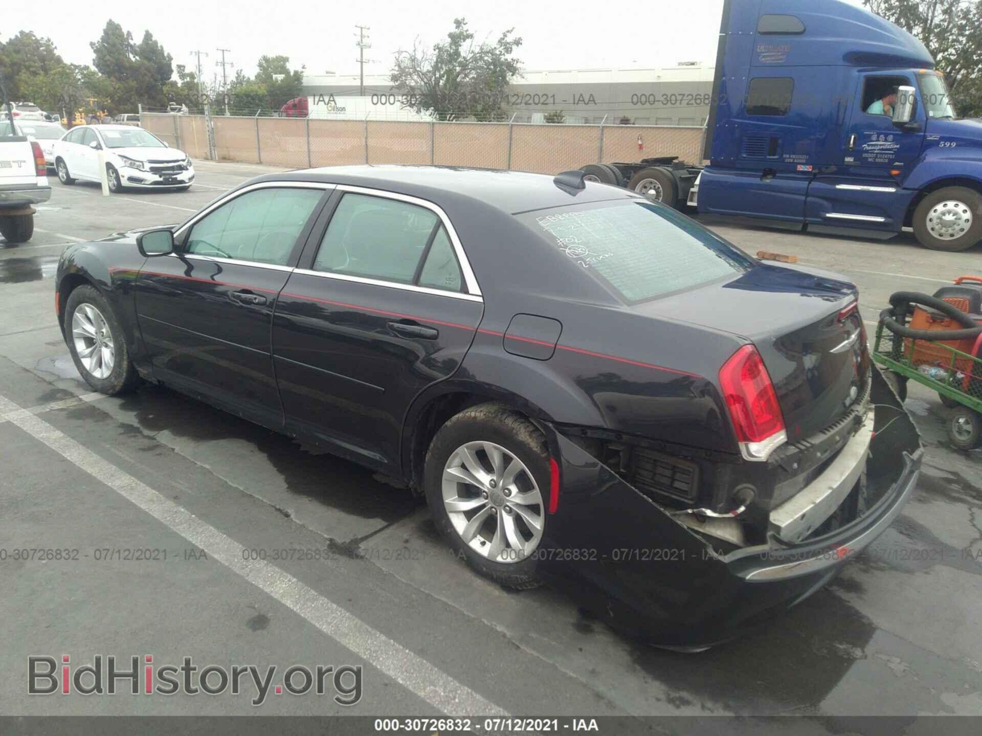 2015 CHRYSLER 300 - VIN: 2C3CCAAG2FH808039 - Фото 3