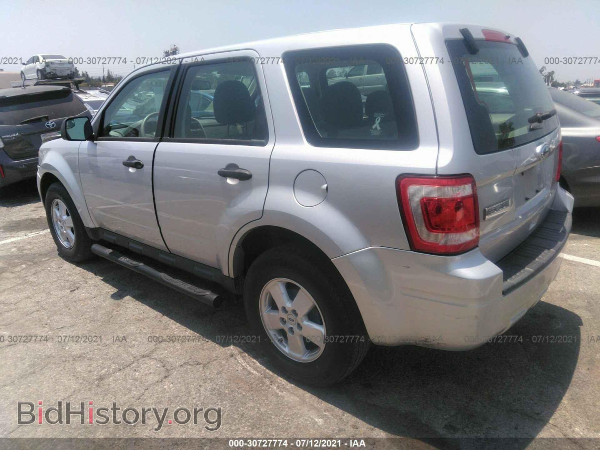 2011 FORD ESCAPE - VIN: 1FMCU0C78BKB40813 - Фото 3