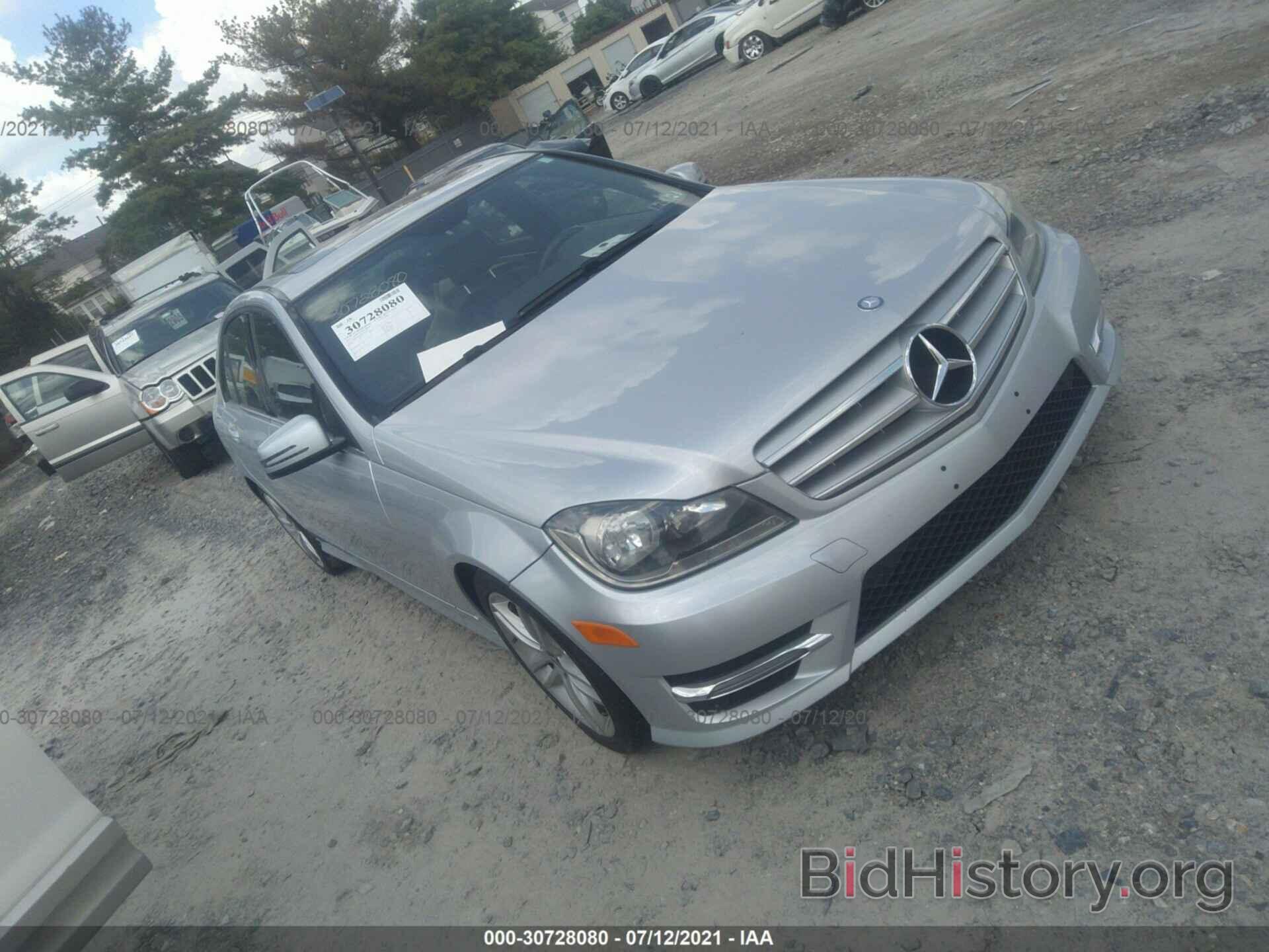 Photo WDDGF8AB4DR290956 - MERCEDES-BENZ C-CLASS 2013