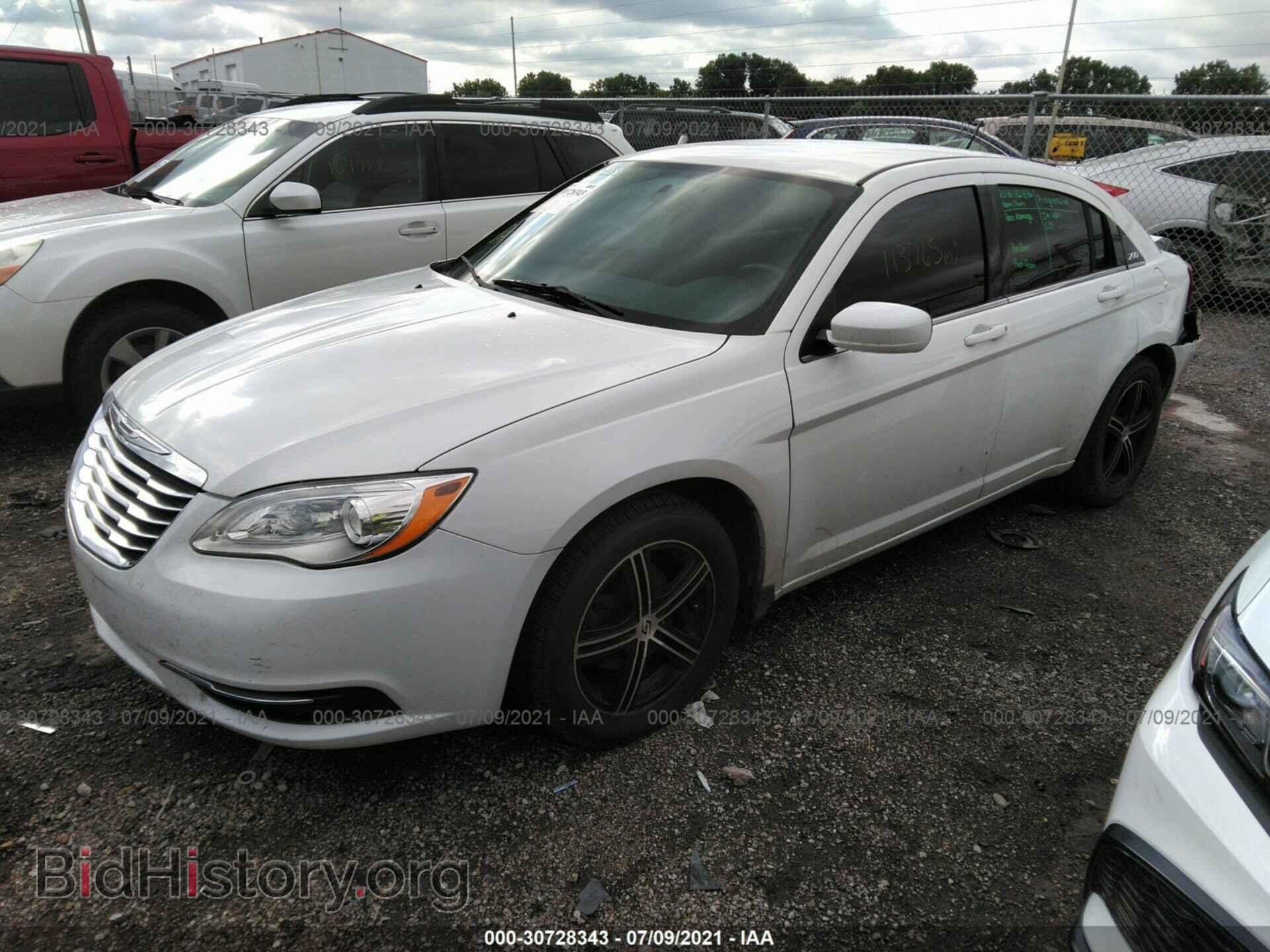 2014 CHRYSLER 200 - VIN: 1C3CCBBG5EN106002 - Фото 2