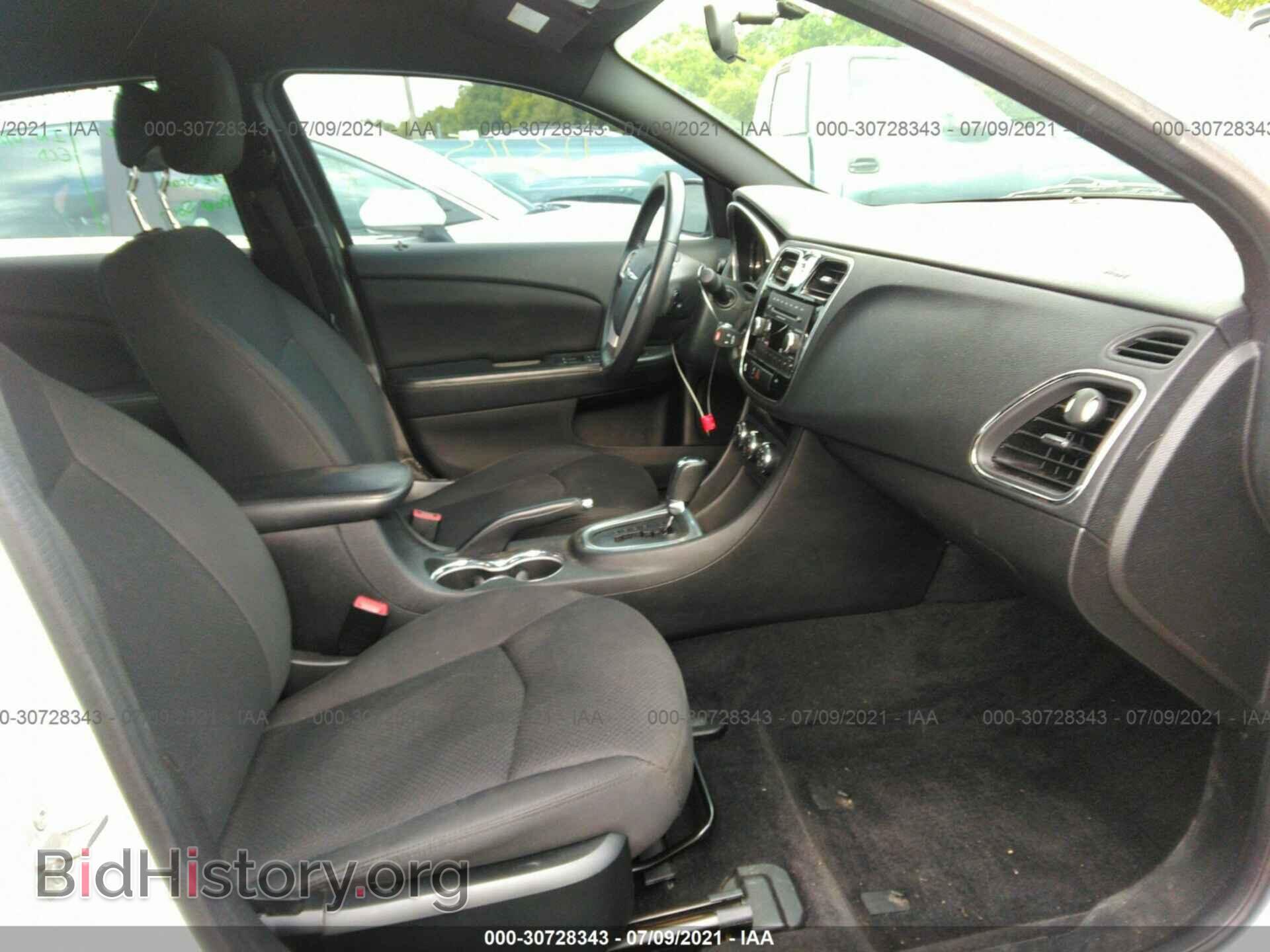 2014 CHRYSLER 200 - VIN: 1C3CCBBG5EN106002 - Фото 5